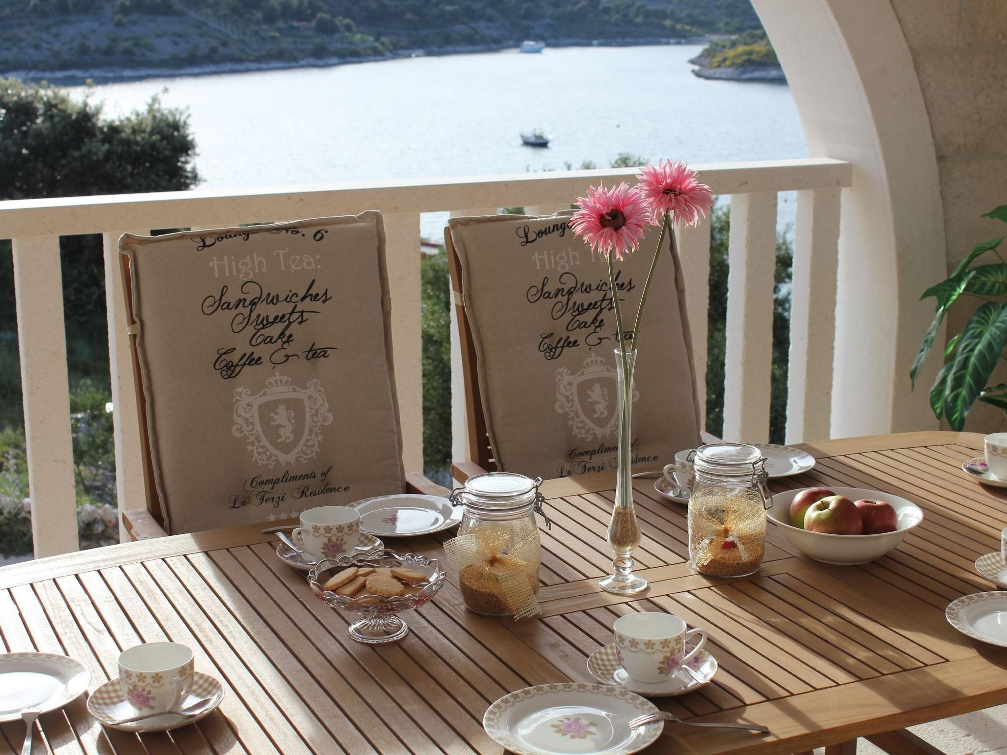 Villa Elena mit Pool, nur 60 Meter zum Meer-Binnen