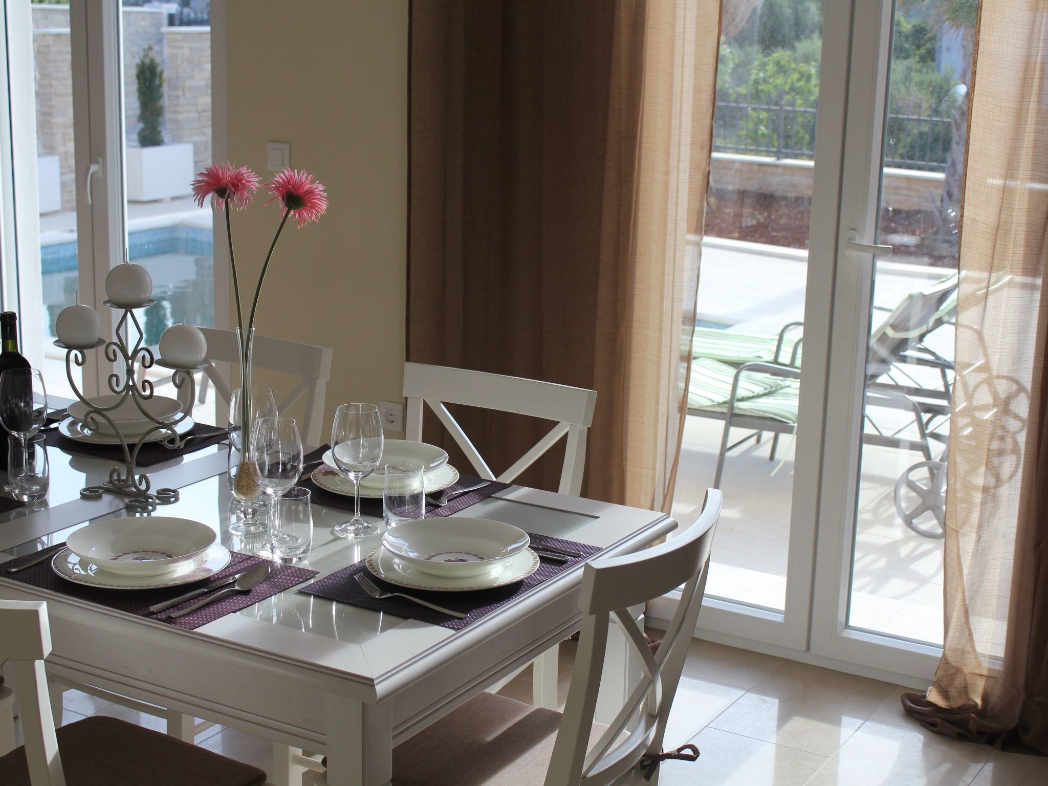 Villa Elena mit Pool, nur 60 Meter zum Meer-Binnen