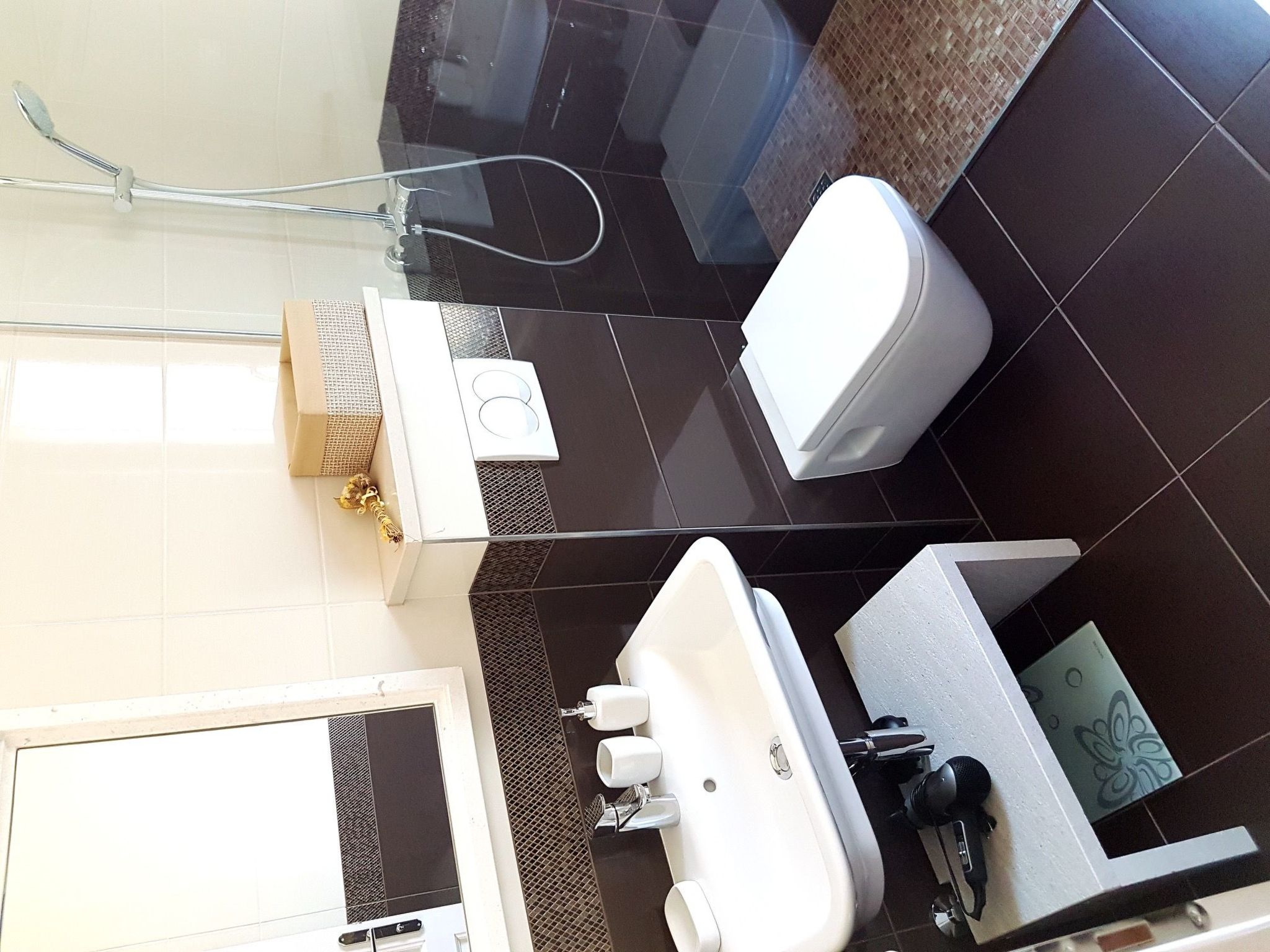 Villa Elena mit Pool, nur 60 Meter zum Meer-Binnen