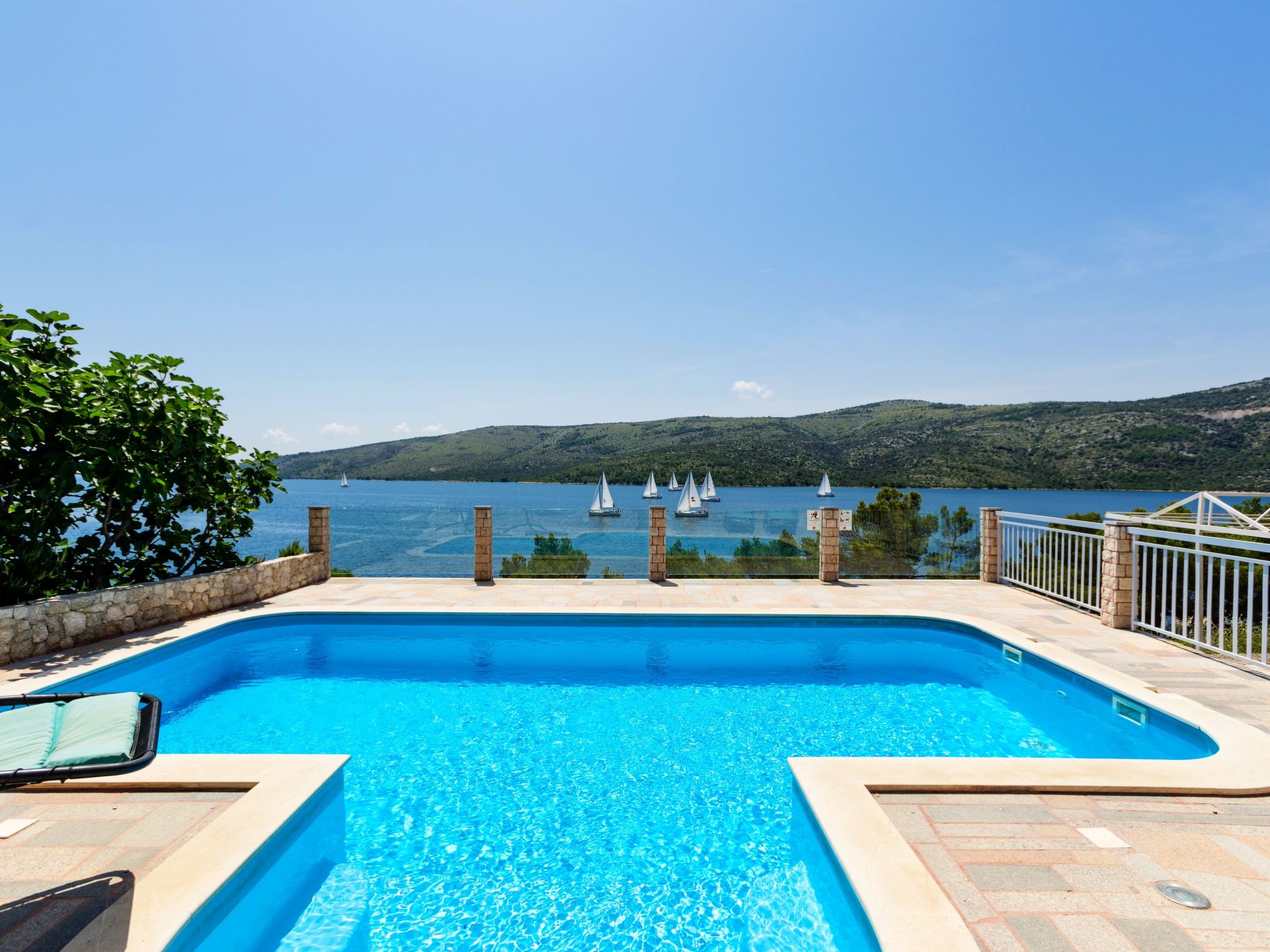 Seaside Villa Lara mit beheiztem Swimmingpool-Drinnen