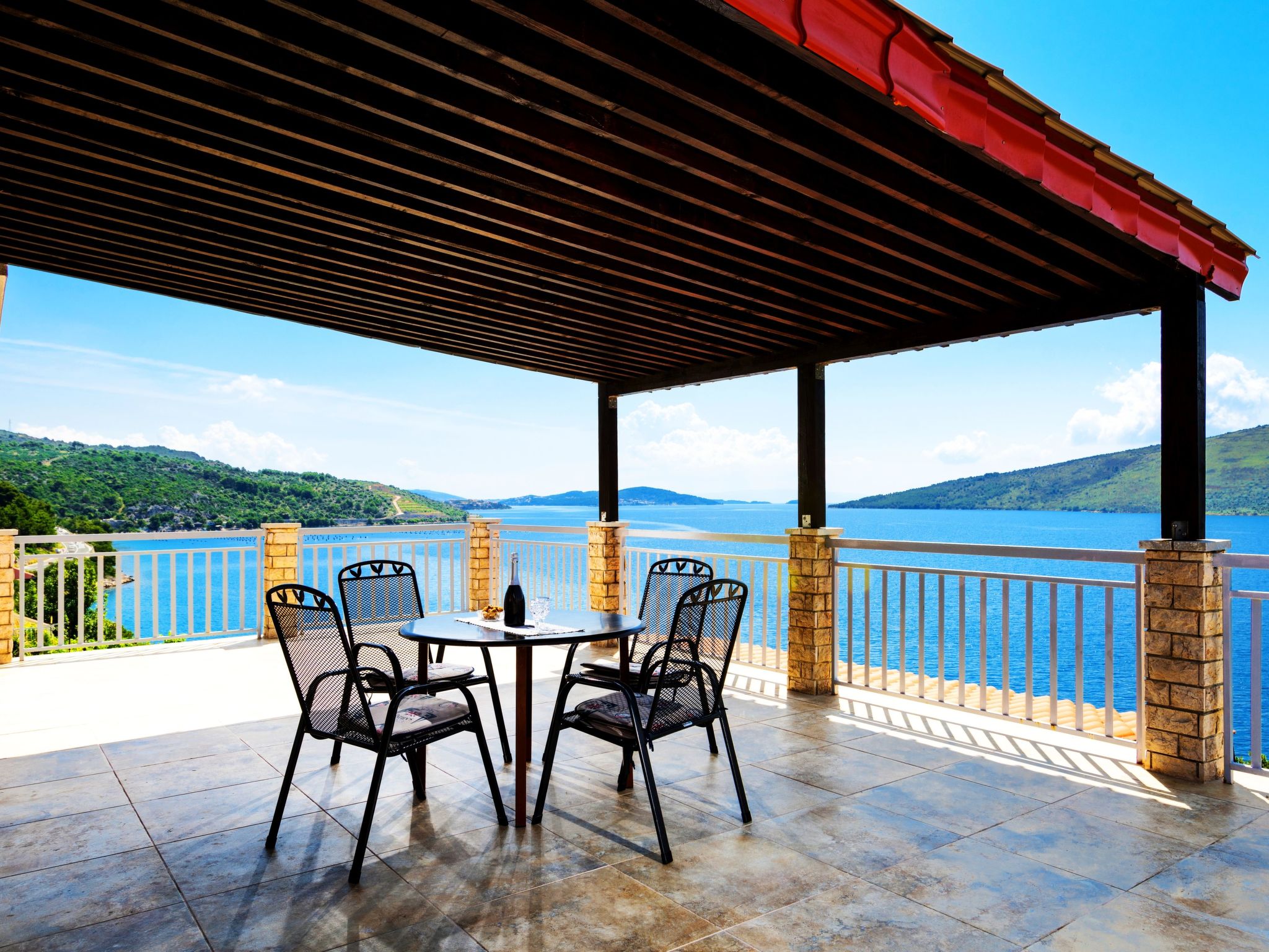 Seaside Villa Lara mit beheiztem Swimmingpool-Drinnen