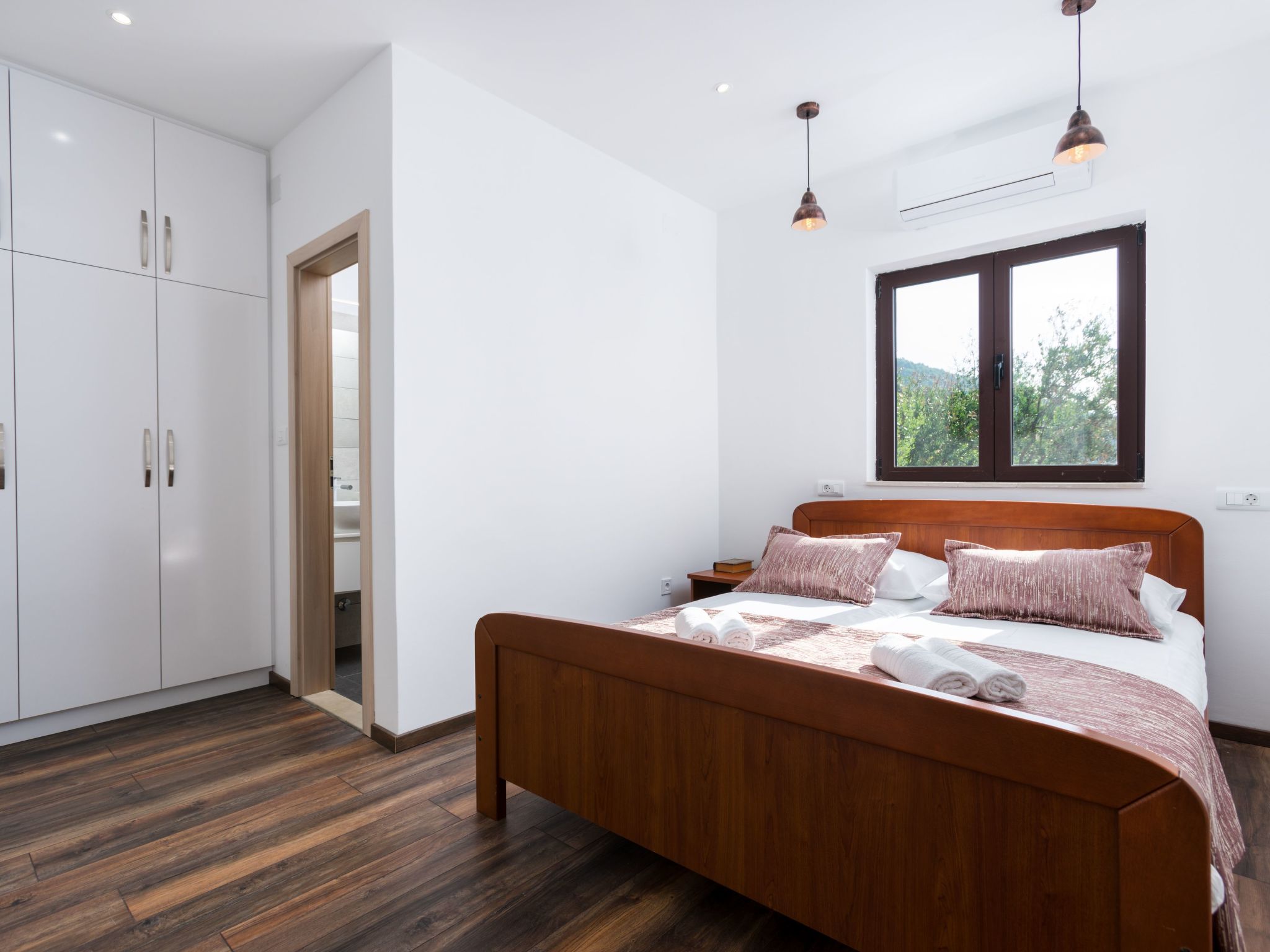 Seaside Villa Lara mit beheiztem Swimmingpool-Drinnen