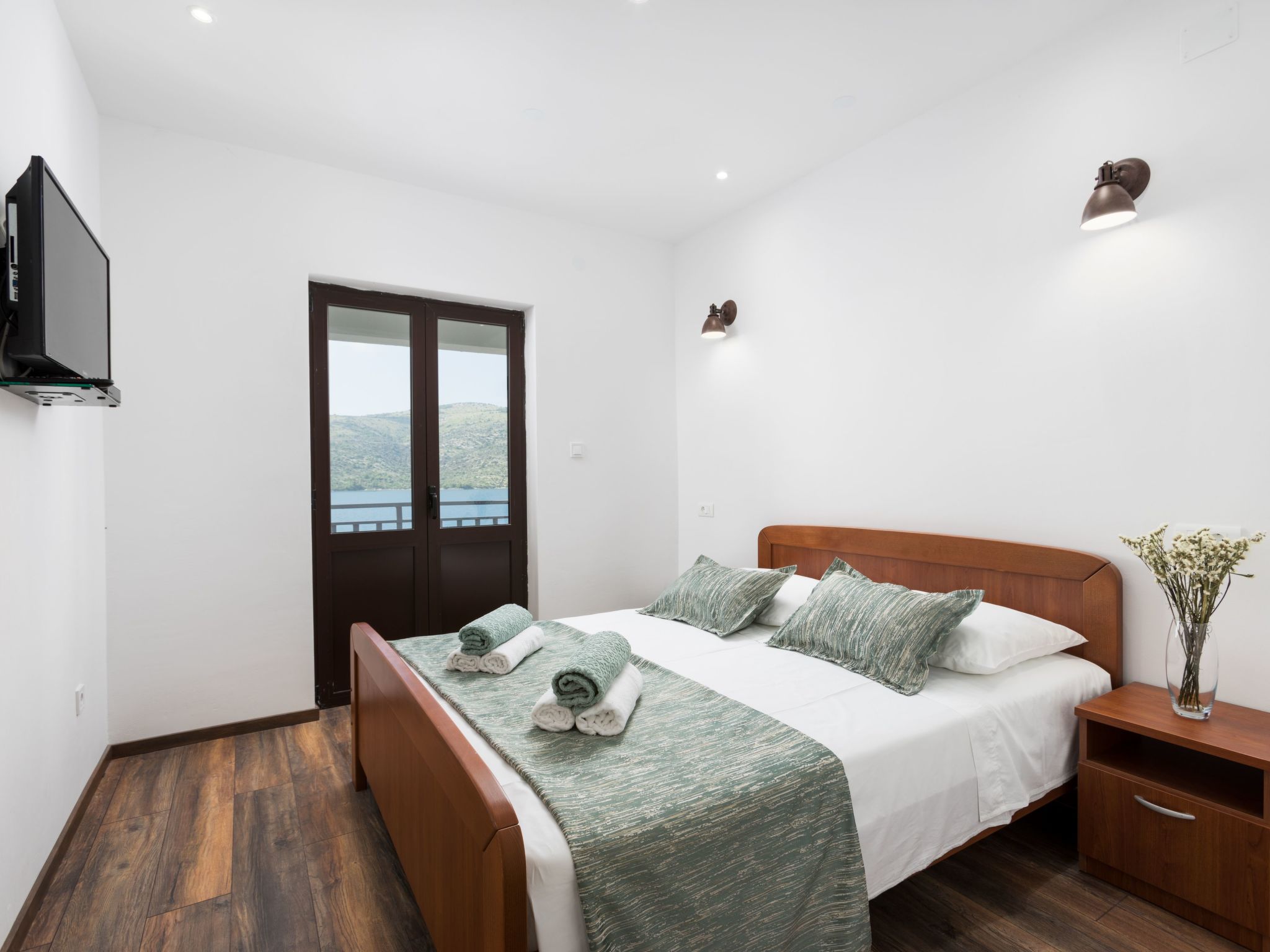 Seaside Villa Lara mit beheiztem Swimmingpool-Drinnen