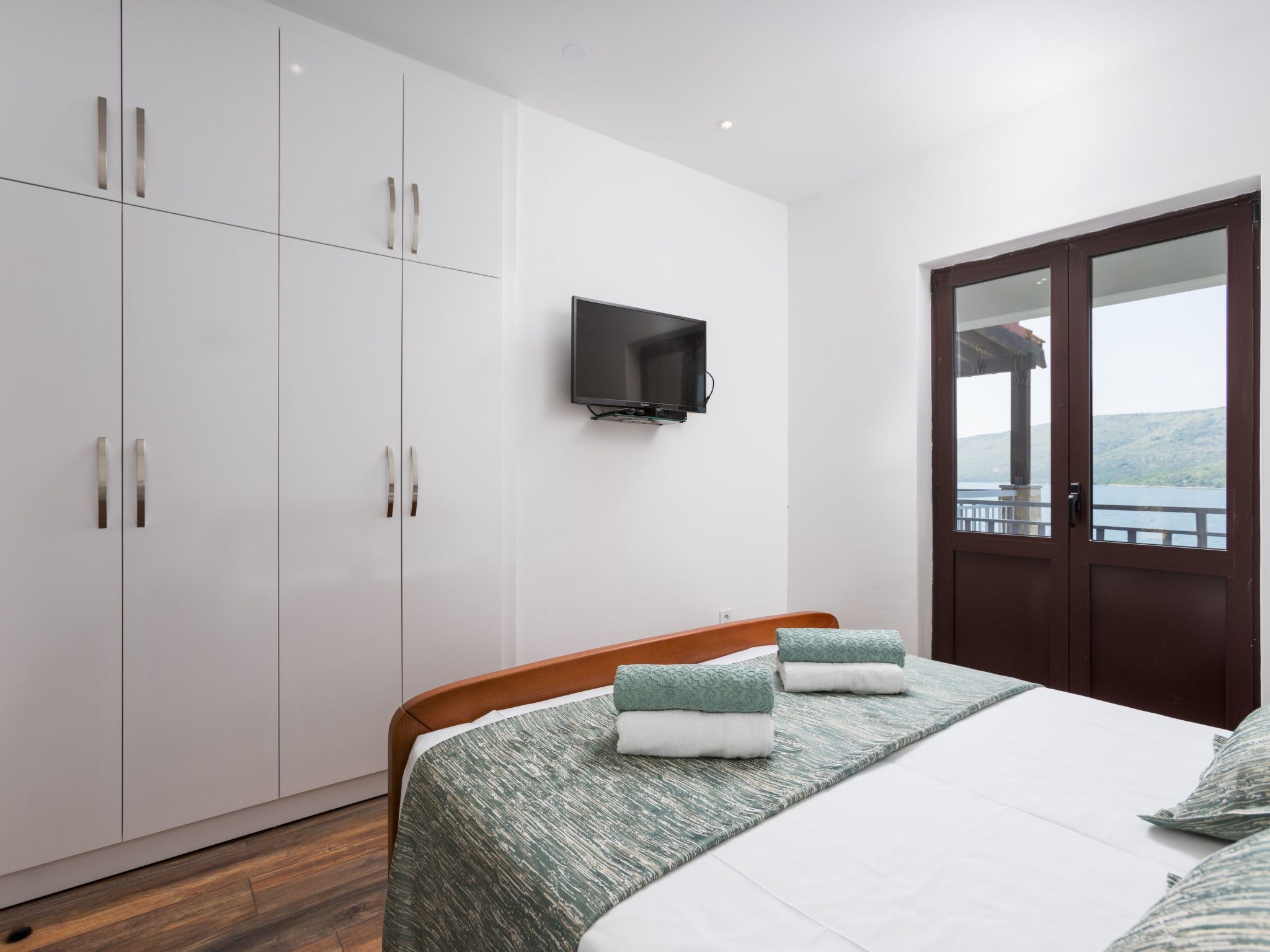 Seaside Villa Lara mit beheiztem Swimmingpool-Drinnen