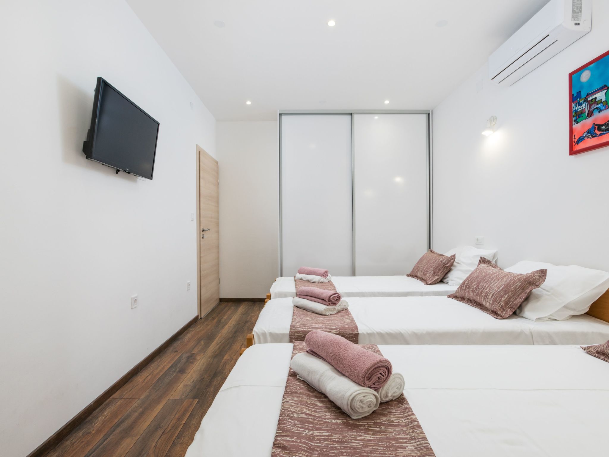 Seaside Villa Lara mit beheiztem Swimmingpool-Drinnen