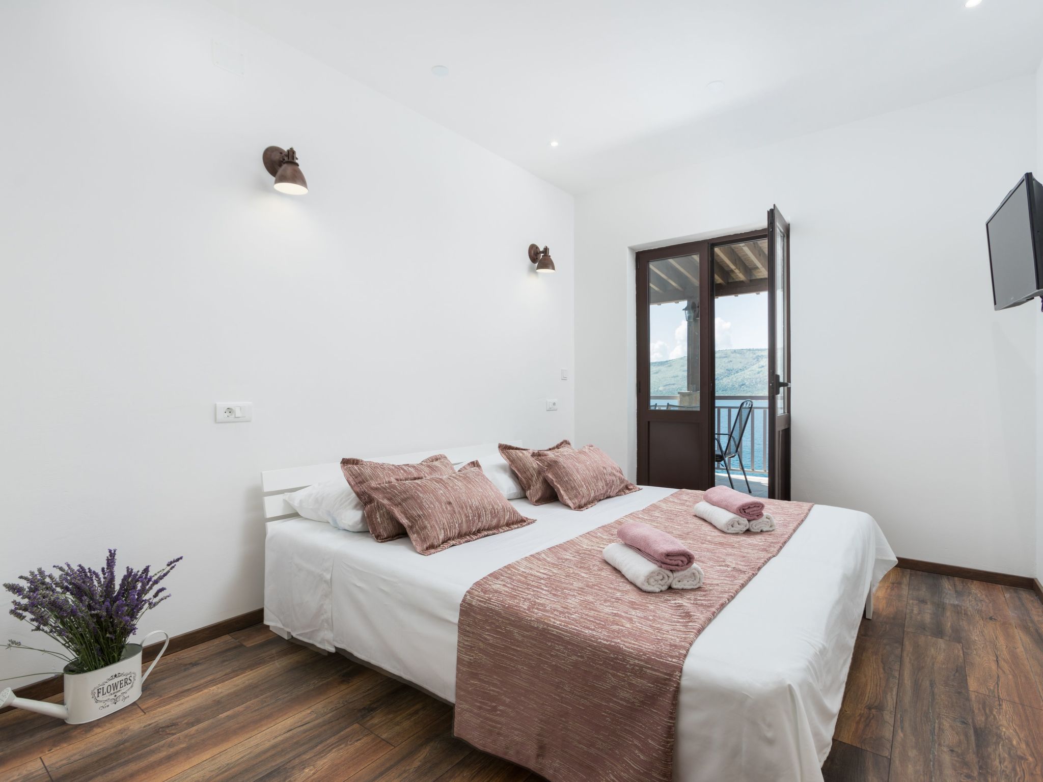 Seaside Villa Lara mit beheiztem Swimmingpool-Drinnen