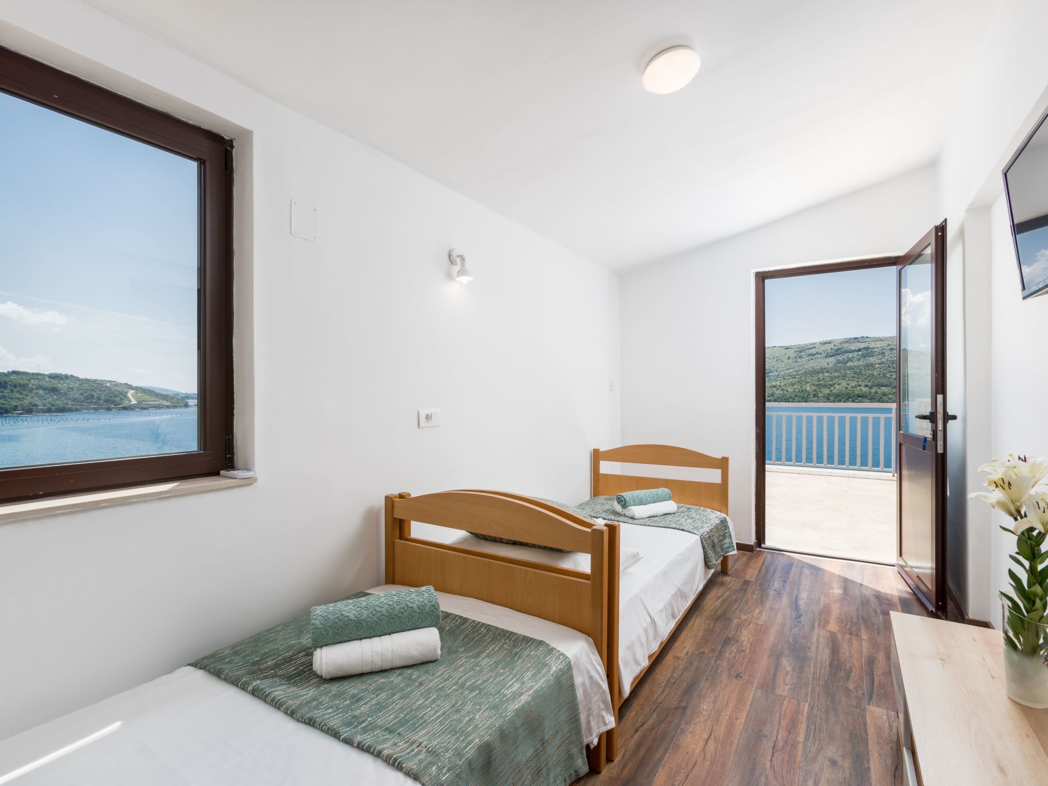 Seaside Villa Lara mit beheiztem Swimmingpool-Drinnen