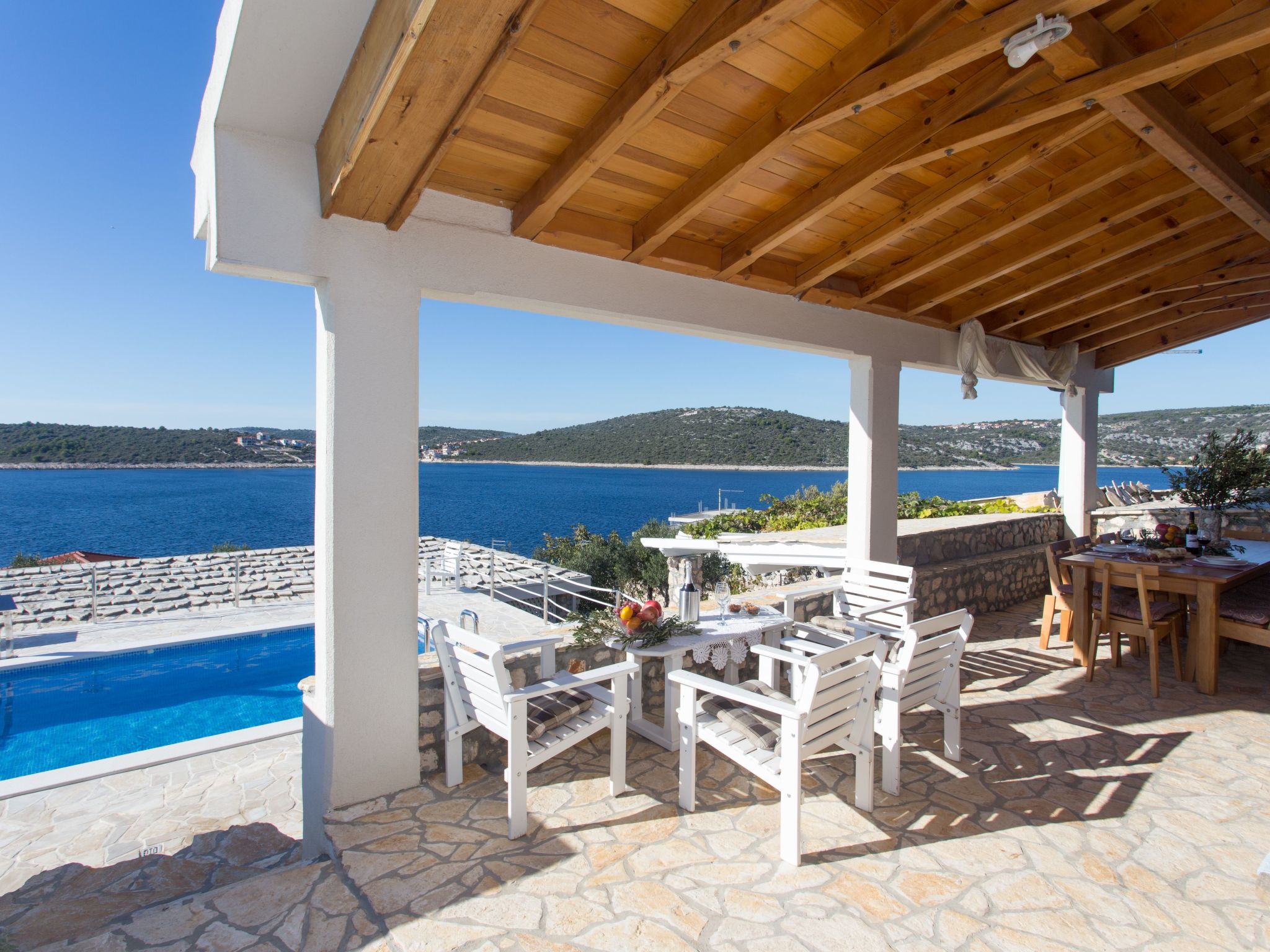 In Sevid mit Gemeinsamer Terrasse und Meerblick