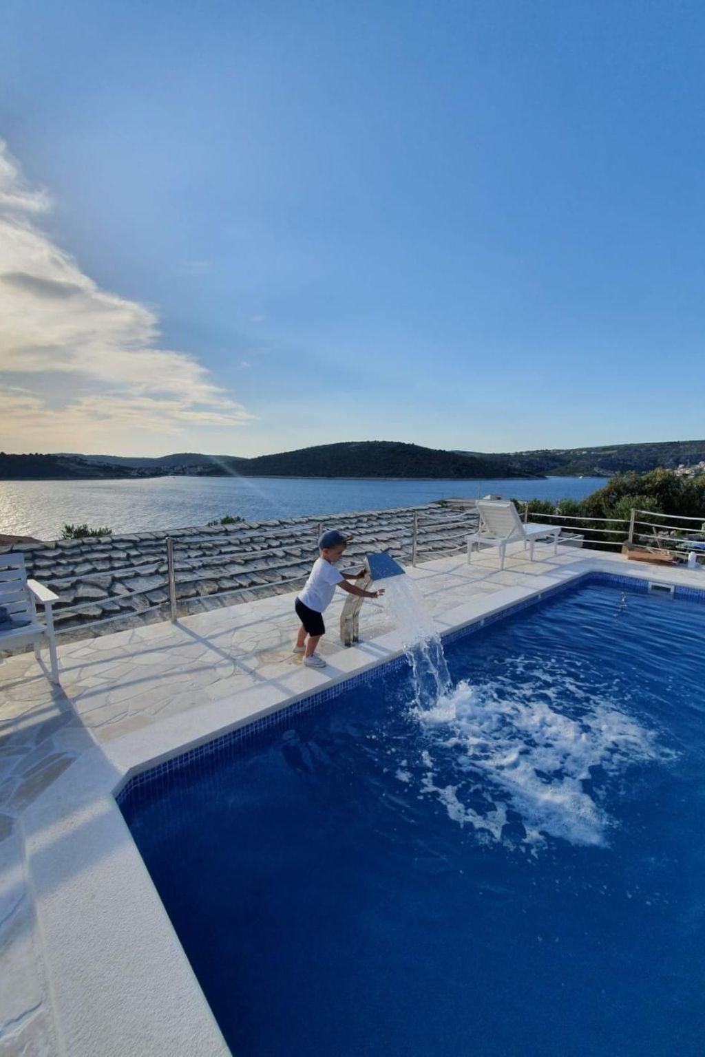 In Sevid mit Gemeinsamer Terrasse und Meerblick-Outside