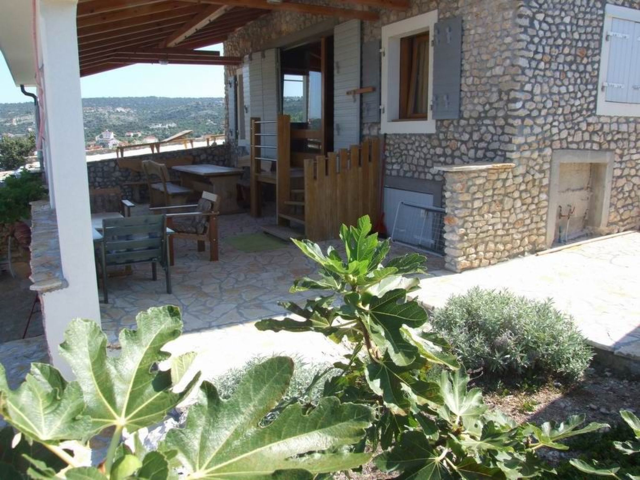 In Sevid mit Gemeinsamer Terrasse und Meerblick-Outside