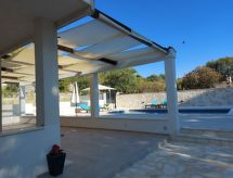 "Charmy Luna" mit Pool