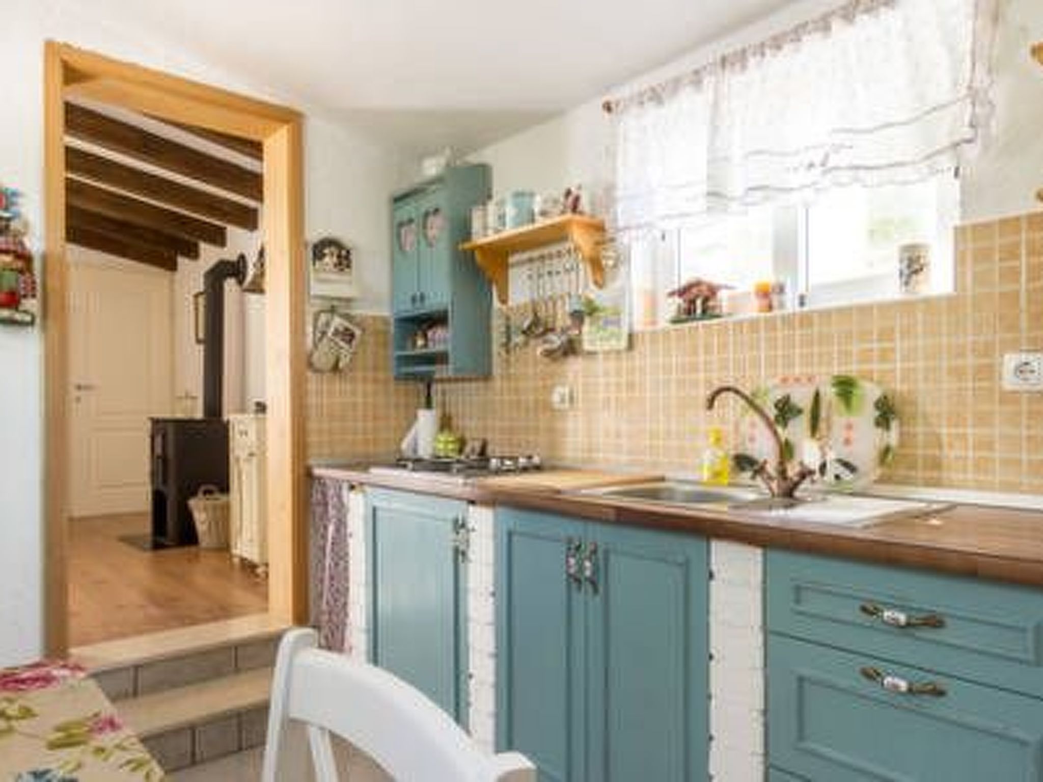 Hütte mit Garten, Grill und Terrasse-Drinnen