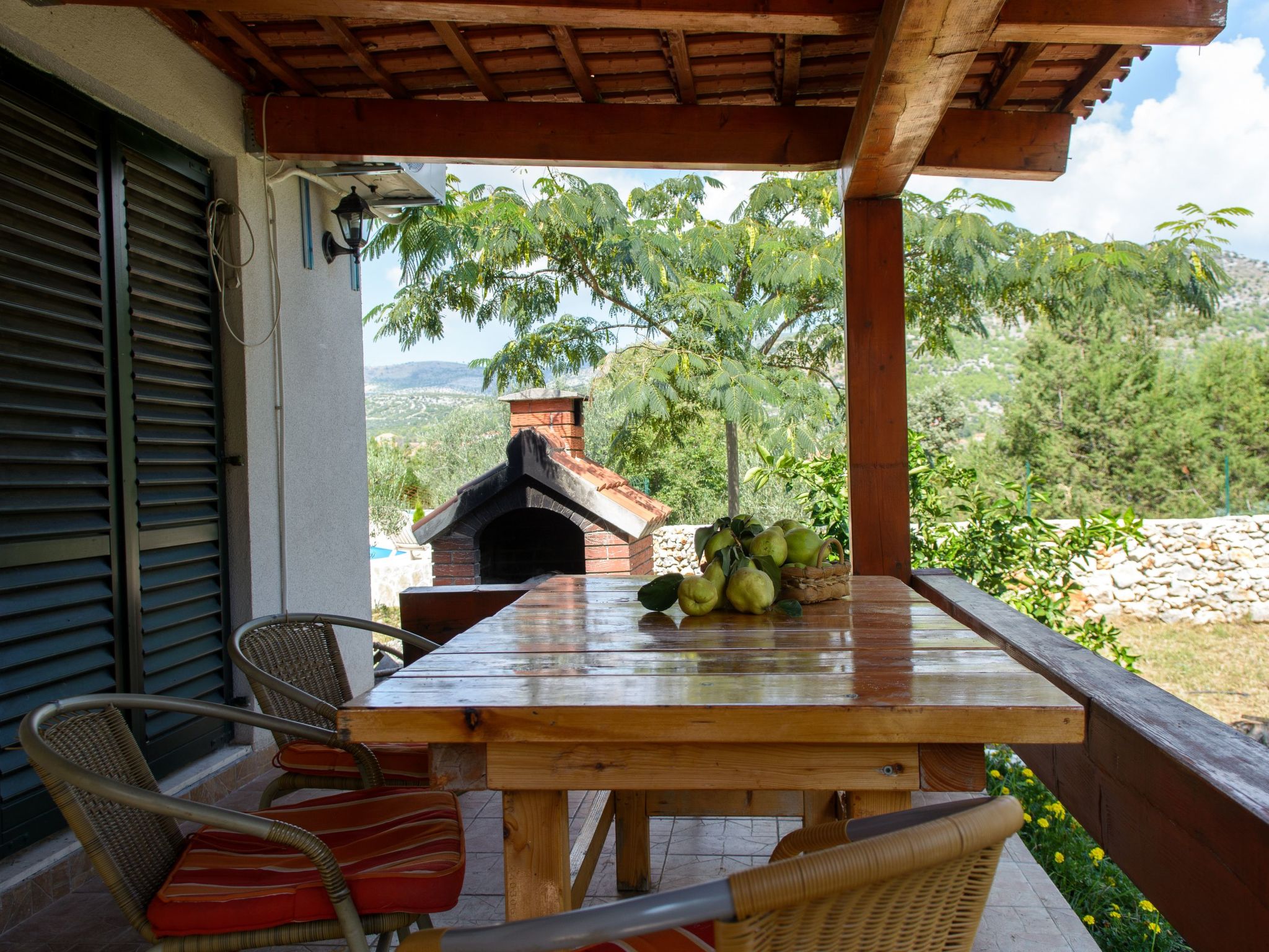 Hütte mit Garten, Grill und Terrasse-Drinnen