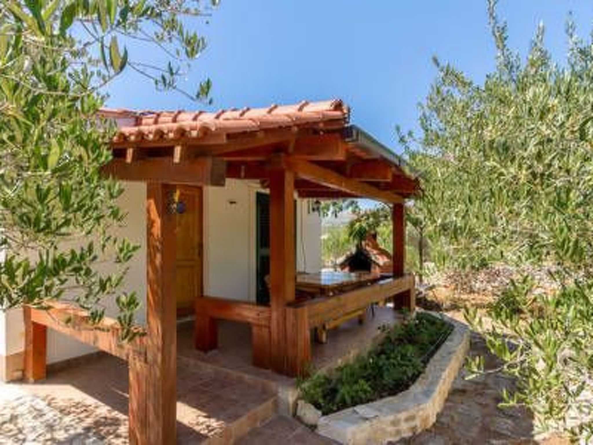 Hütte mit Garten, Grill und Terrasse-Drinnen