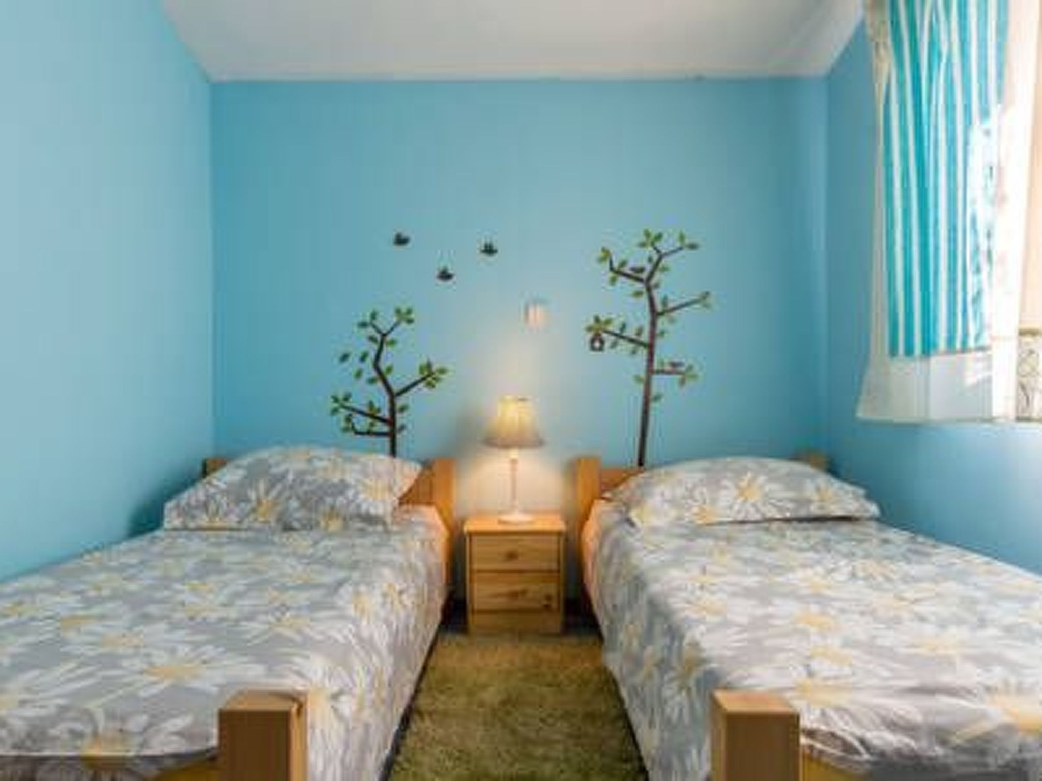 Hütte mit Garten, Grill und Terrasse-Drinnen