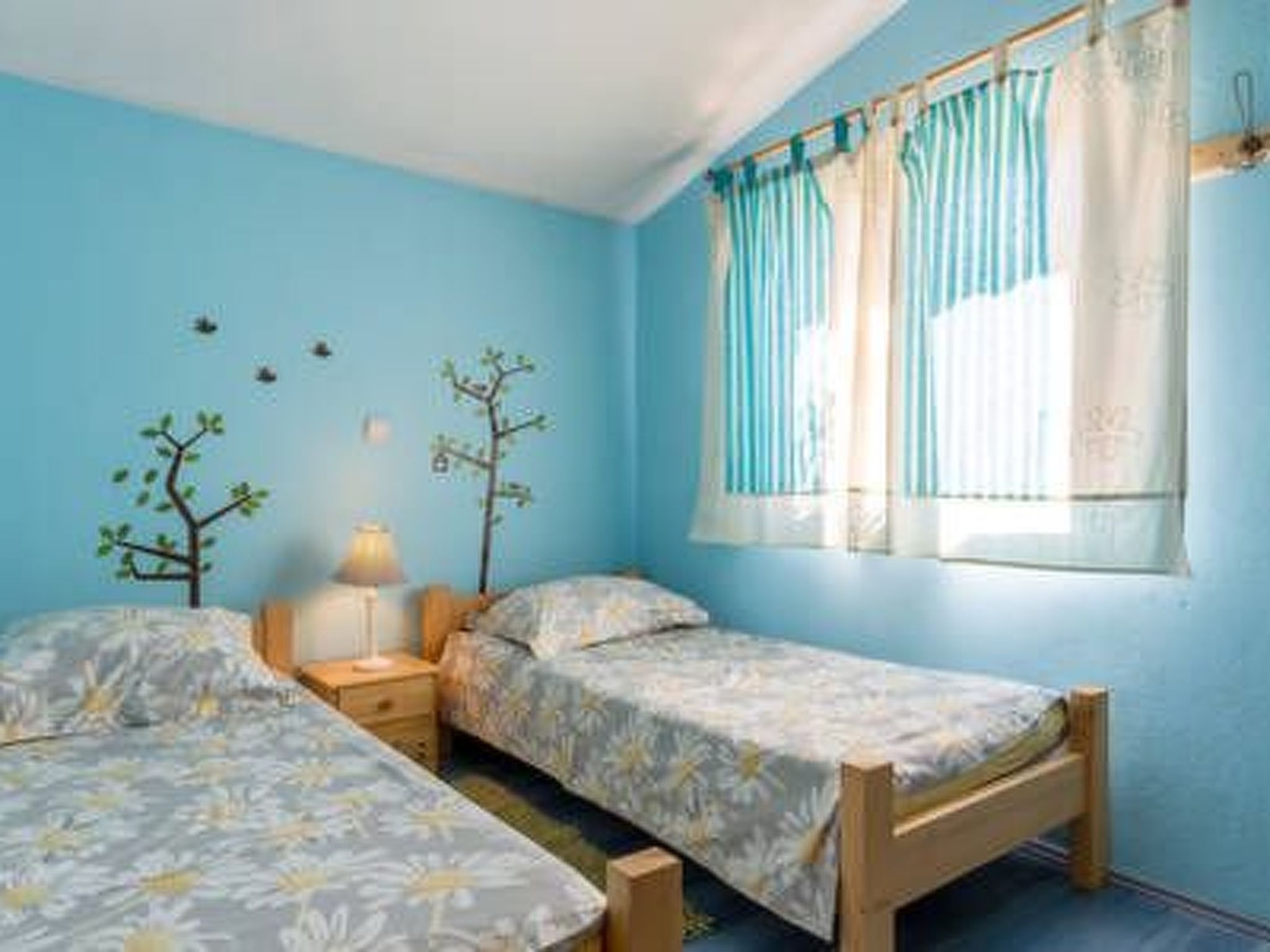 Hütte mit Garten, Grill und Terrasse-Drinnen