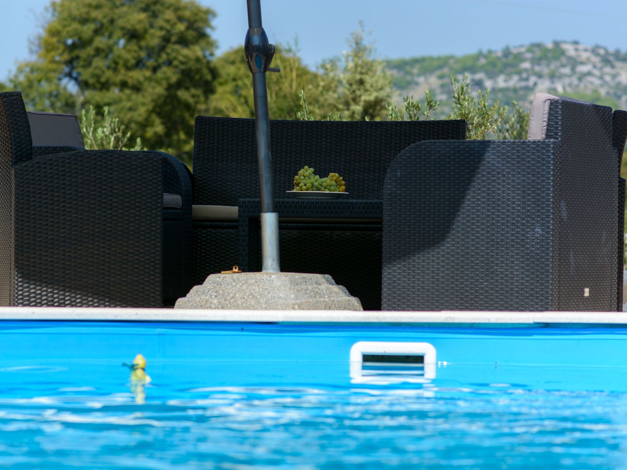 Hütte mit Garten, Grill und Terrasse-Drinnen