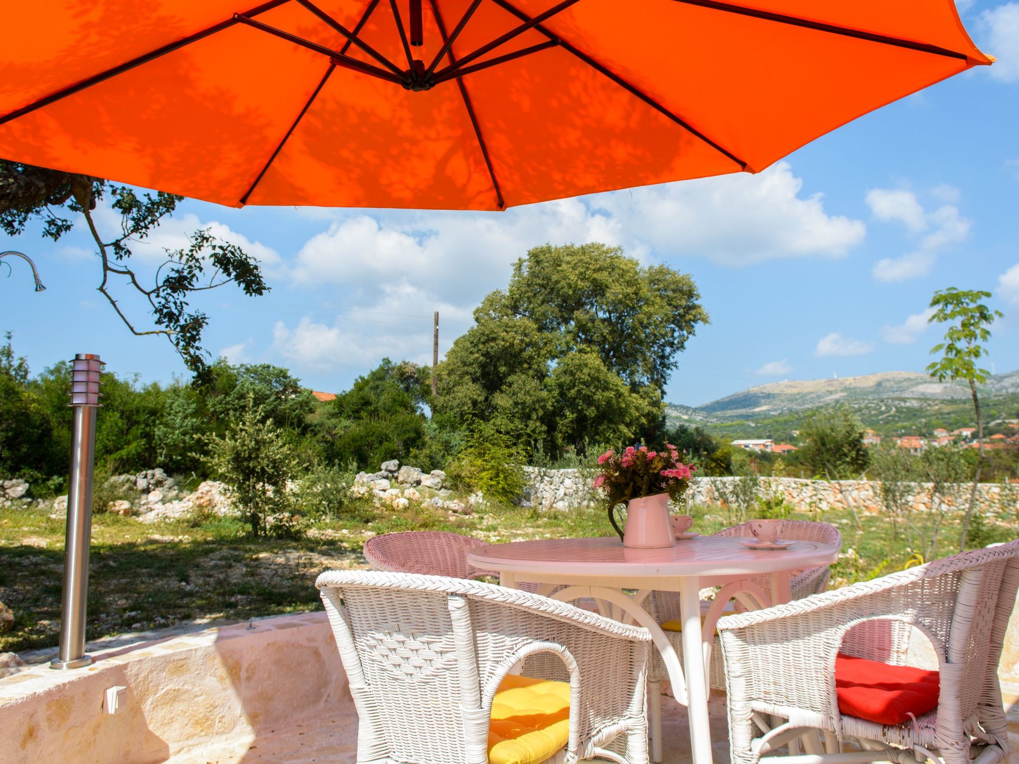 Hütte mit Garten, Grill und Terrasse-Drinnen