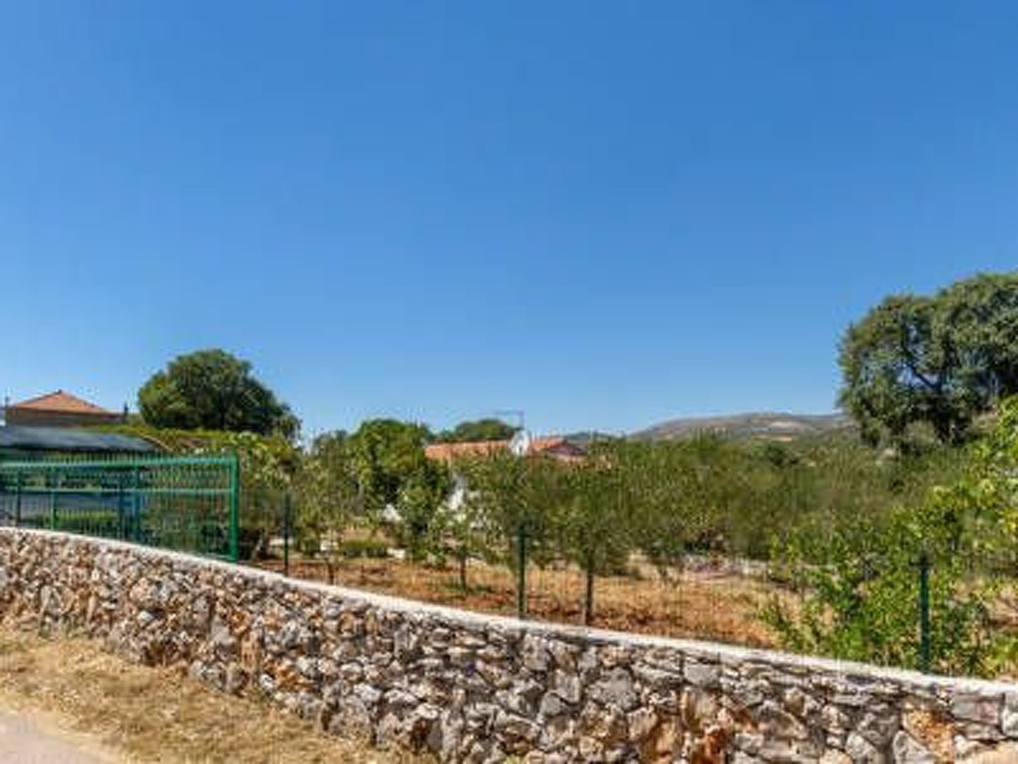 Hütte mit Garten, Grill und Terrasse-Drinnen