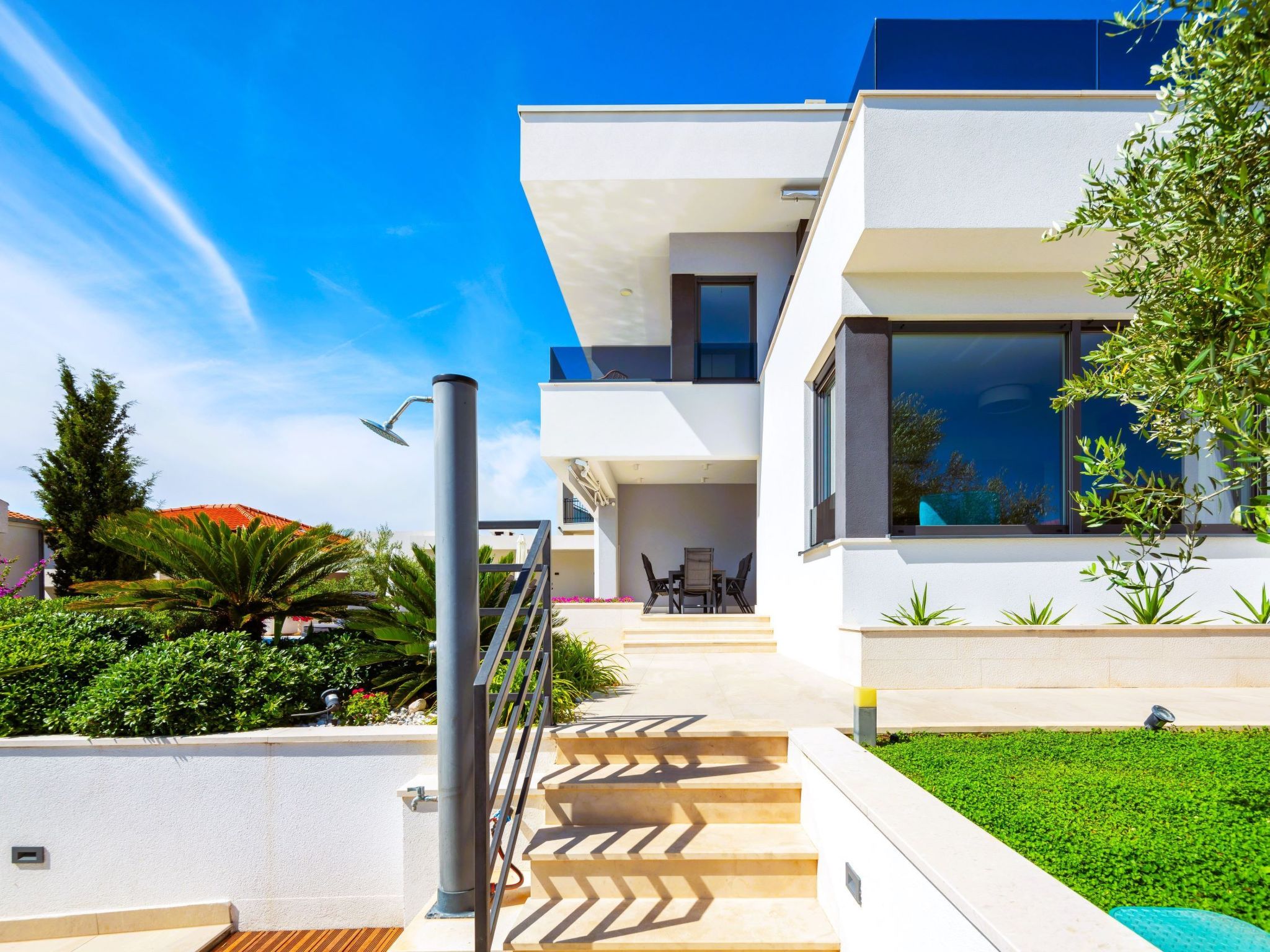 Luxuriöse Villa Dolce Vita direkt am Meer mit privatem Pool und Parkplatz-Inside