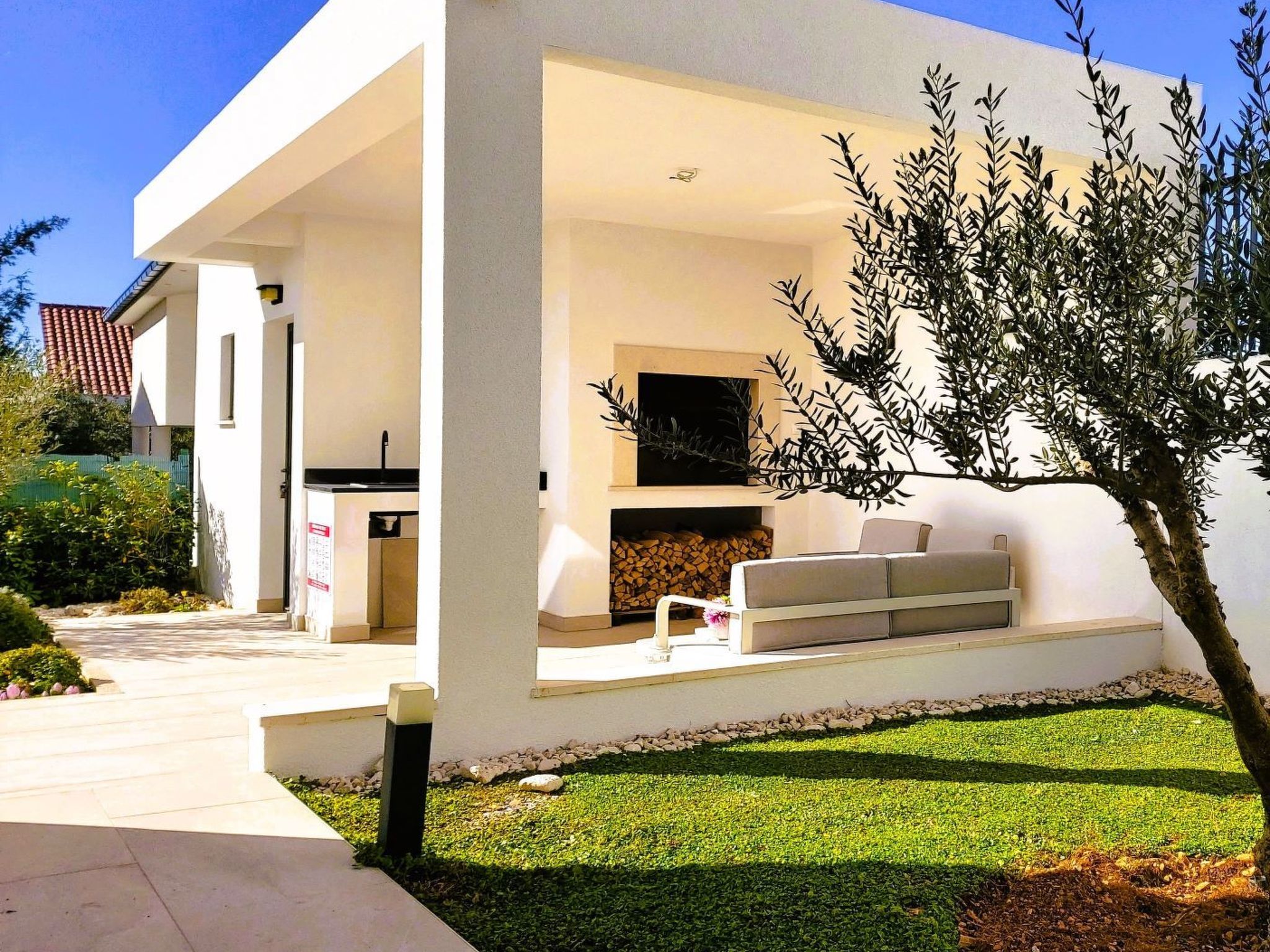 Luxuriöse Villa Dolce Vita direkt am Meer mit privatem Pool und Parkplatz-Inside