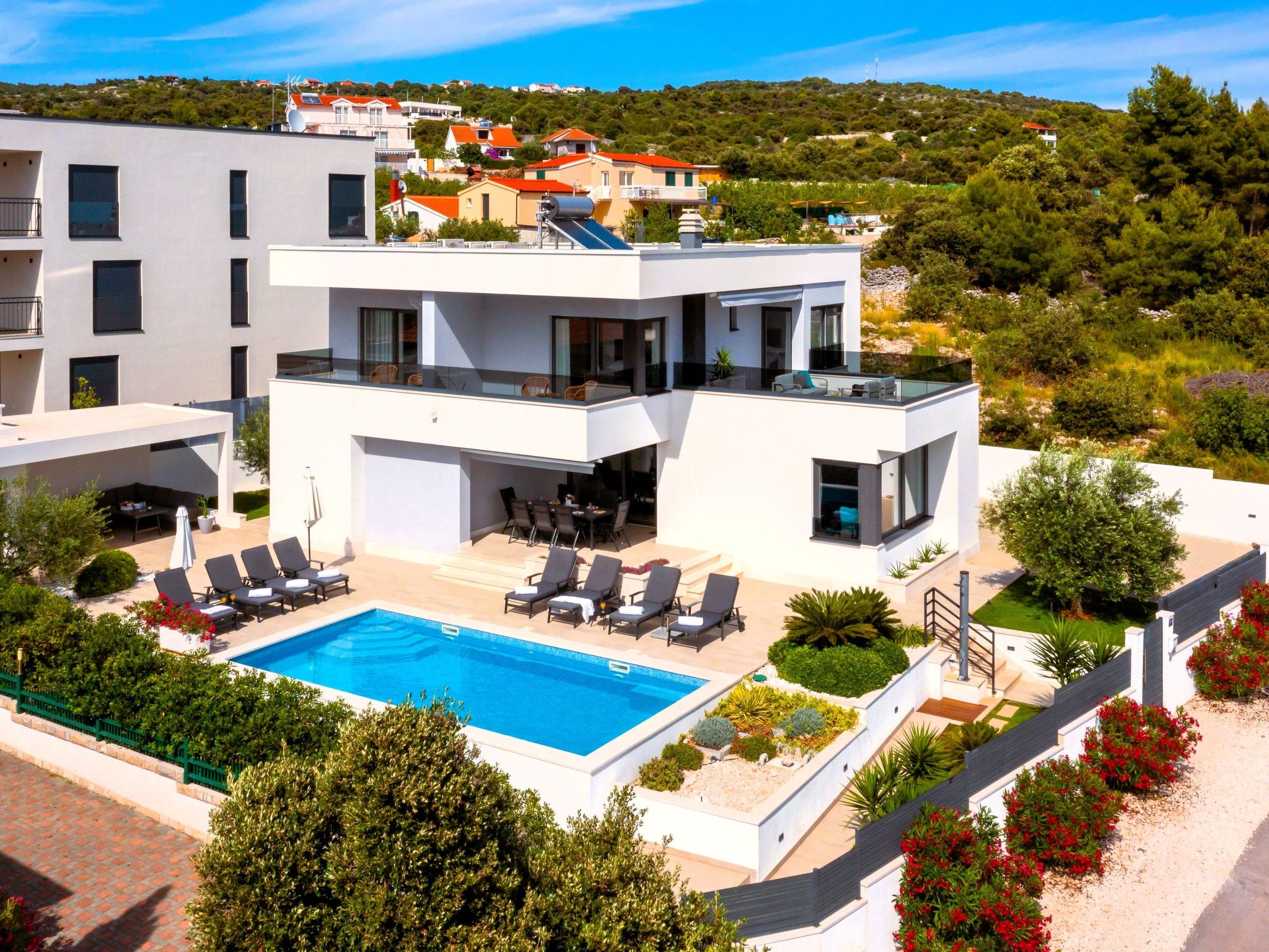 Luxuriöse Villa Dolce Vita direkt am Meer mit privatem Pool und Parkplatz-Inside