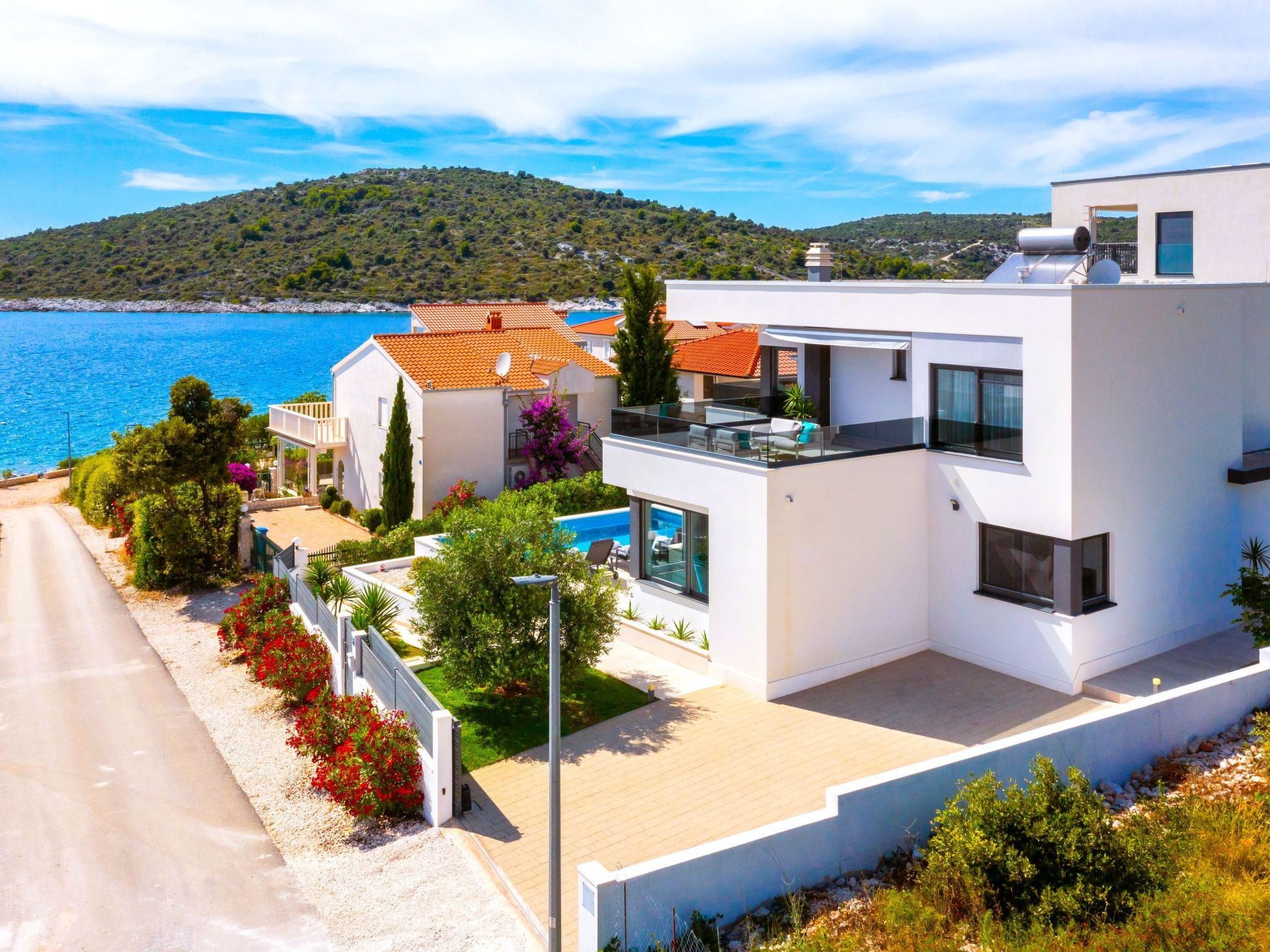 Luxuriöse Villa Dolce Vita direkt am Meer mit privatem Pool und Parkplatz-Inside