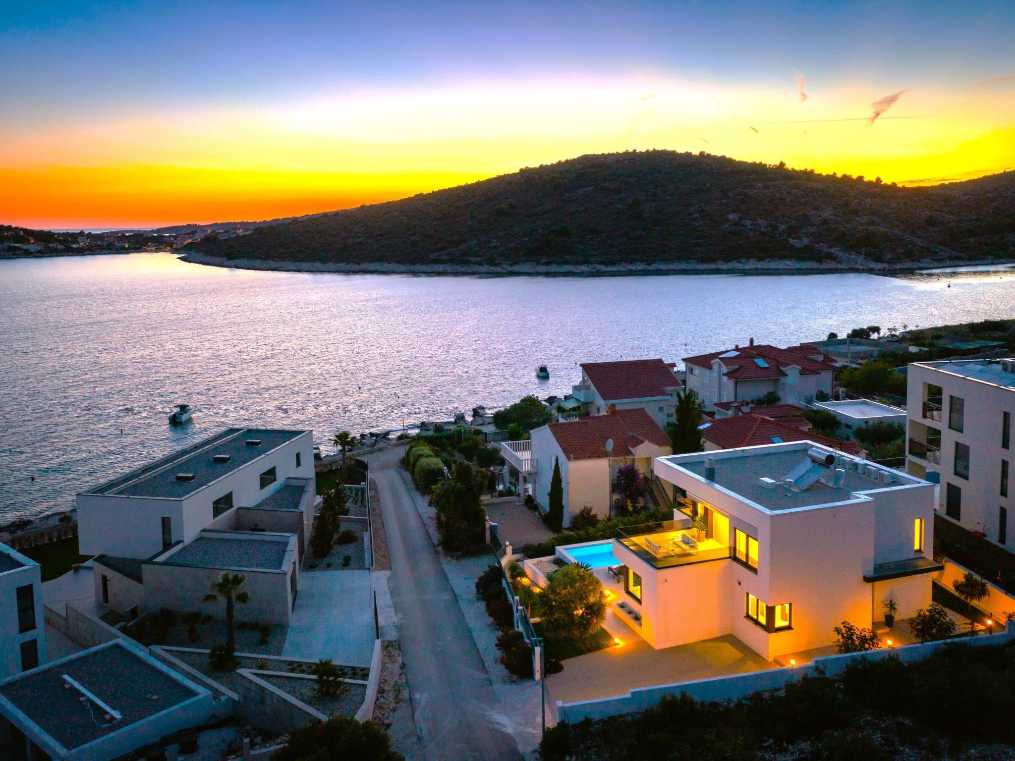 Luxuriöse Villa Dolce Vita direkt am Meer mit privatem Pool und Parkplatz-Inside