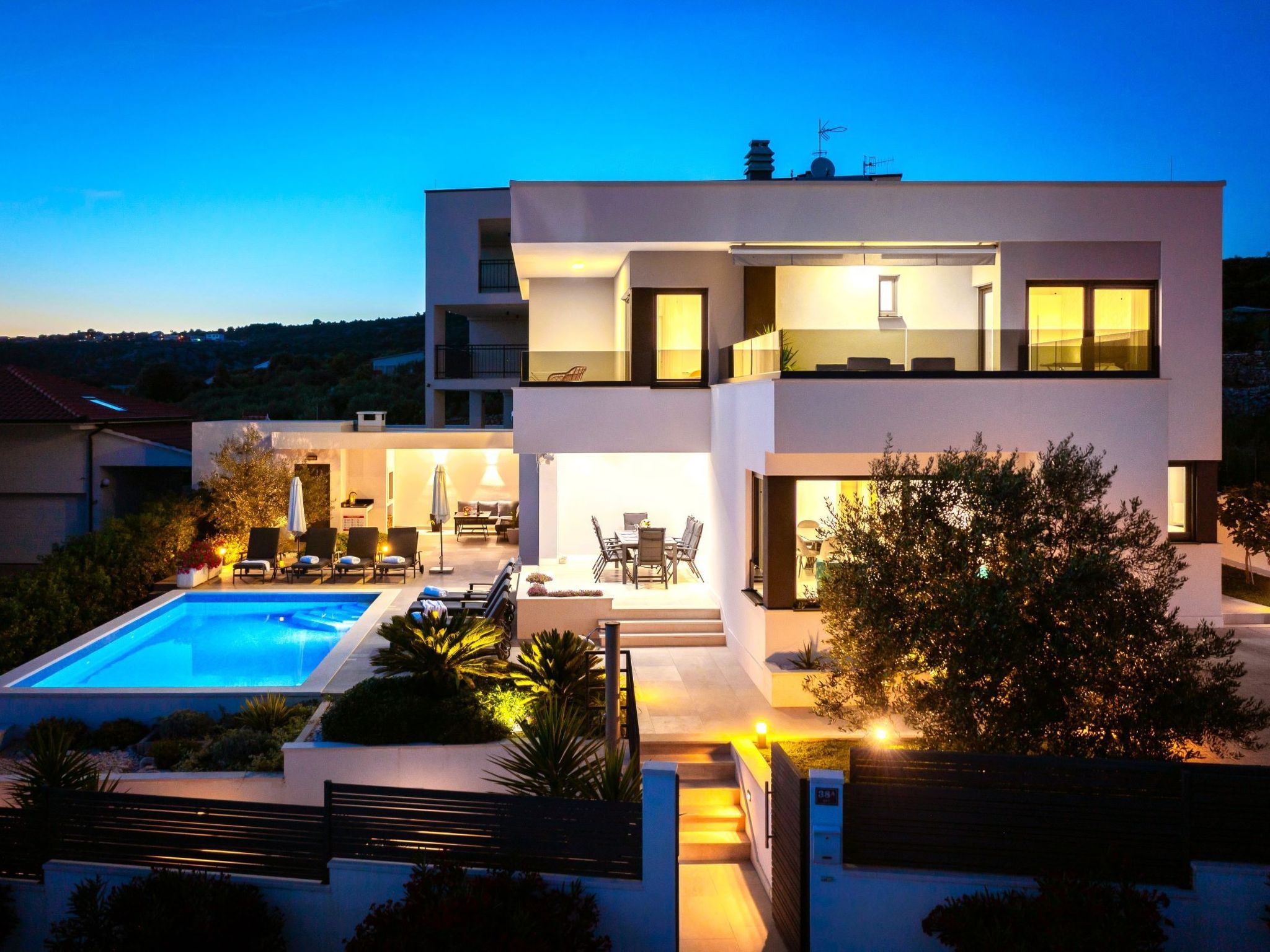 Luxuriöse Villa Dolce Vita direkt am Meer mit privatem Pool und Parkplatz-Inside