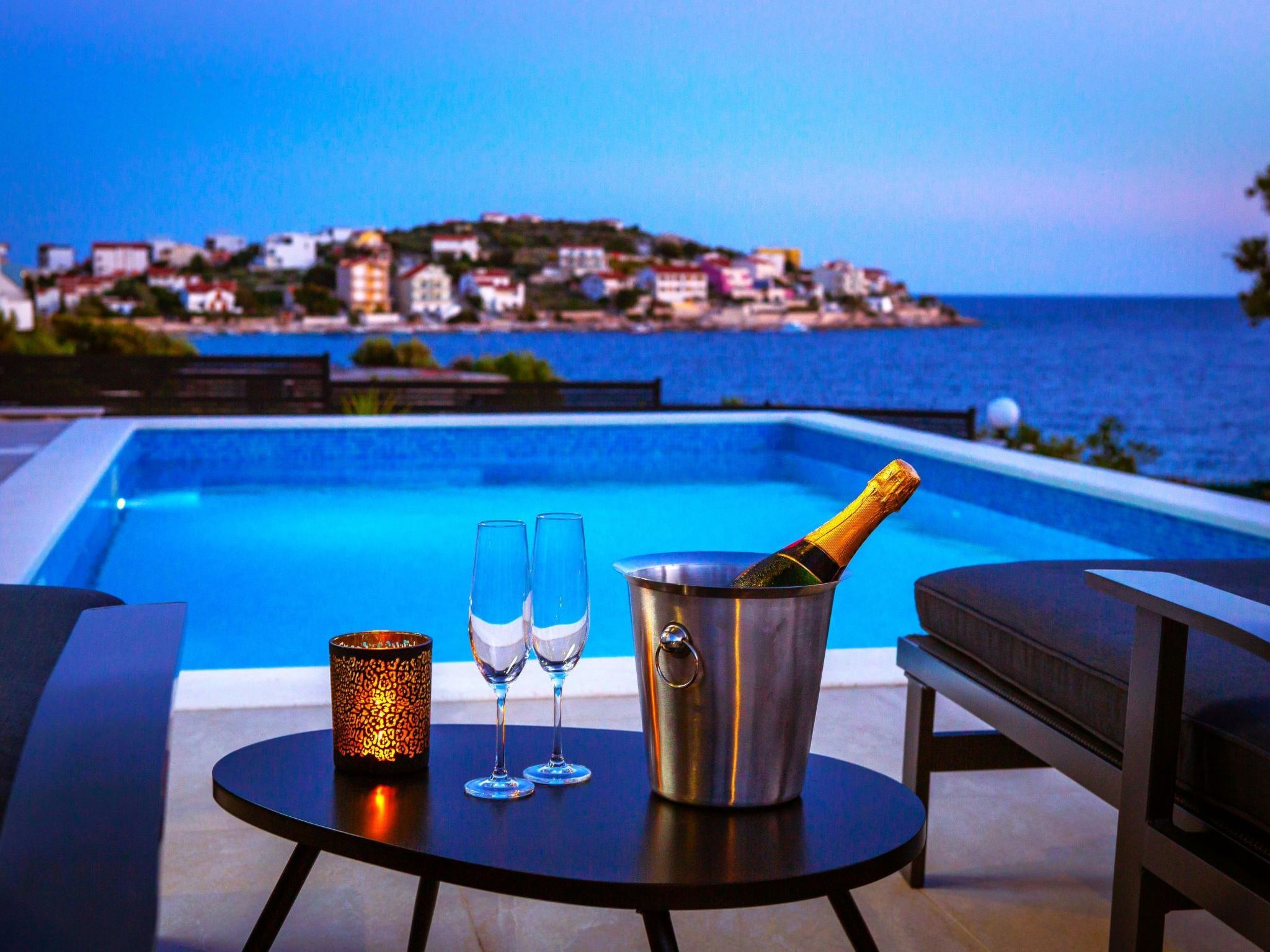 Luxuriöse Villa Dolce Vita direkt am Meer mit privatem Pool und Parkplatz-Inside