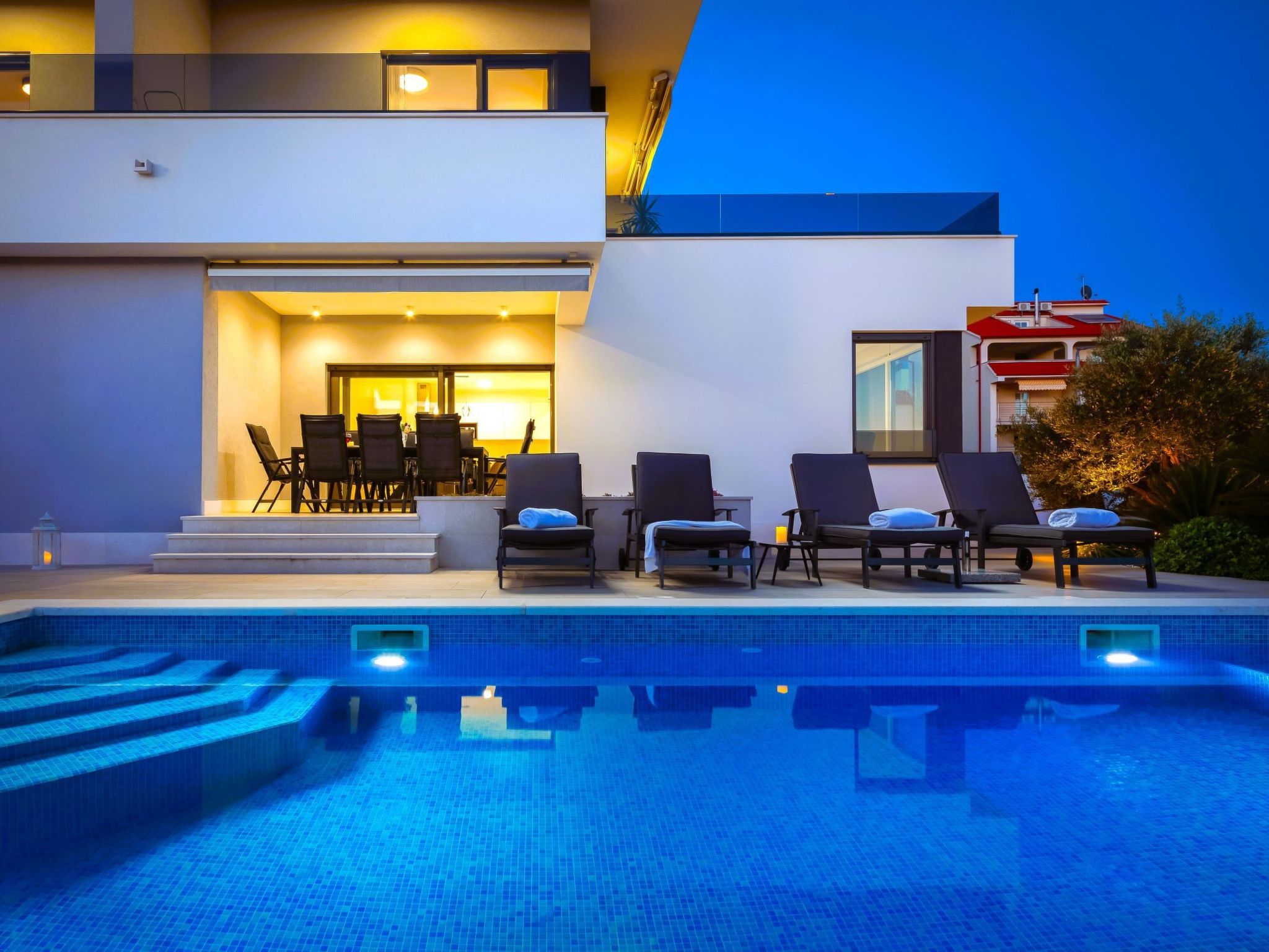 Luxuriöse Villa Dolce Vita direkt am Meer mit privatem Pool und Parkplatz-Inside