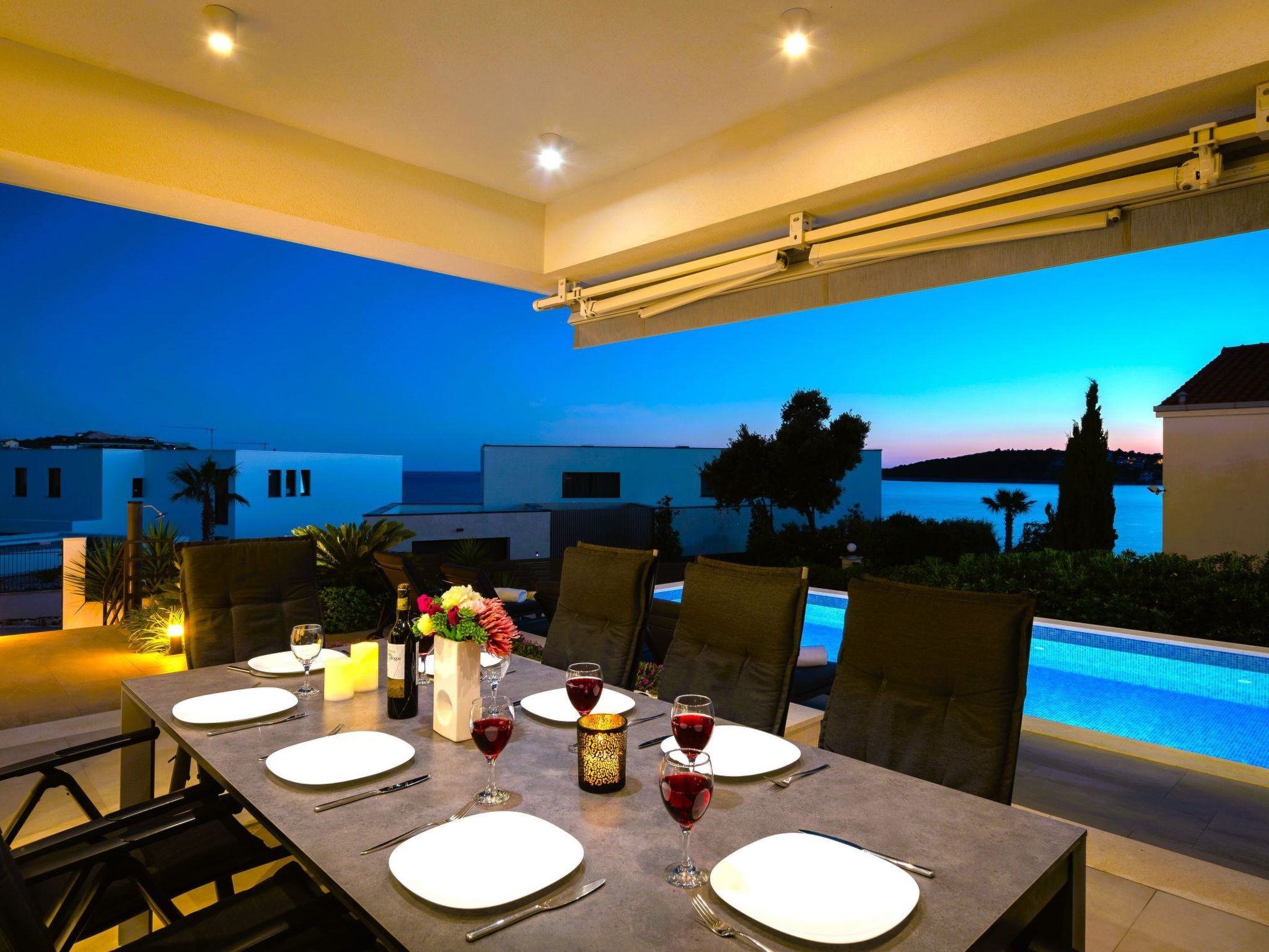 Luxuriöse Villa Dolce Vita direkt am Meer mit privatem Pool und Parkplatz-Inside