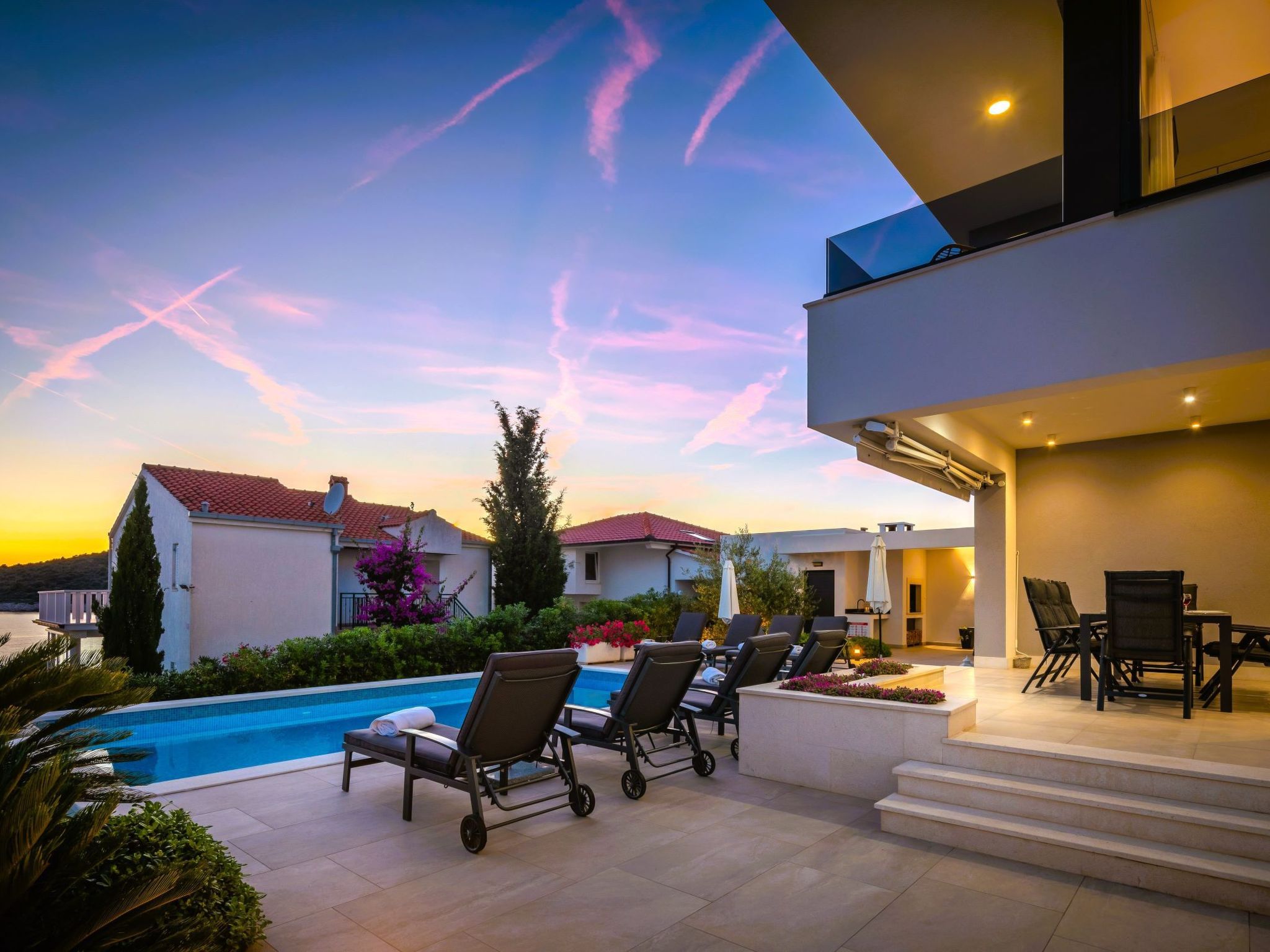 Luxuriöse Villa Dolce Vita direkt am Meer mit privatem Pool und Parkplatz-Inside