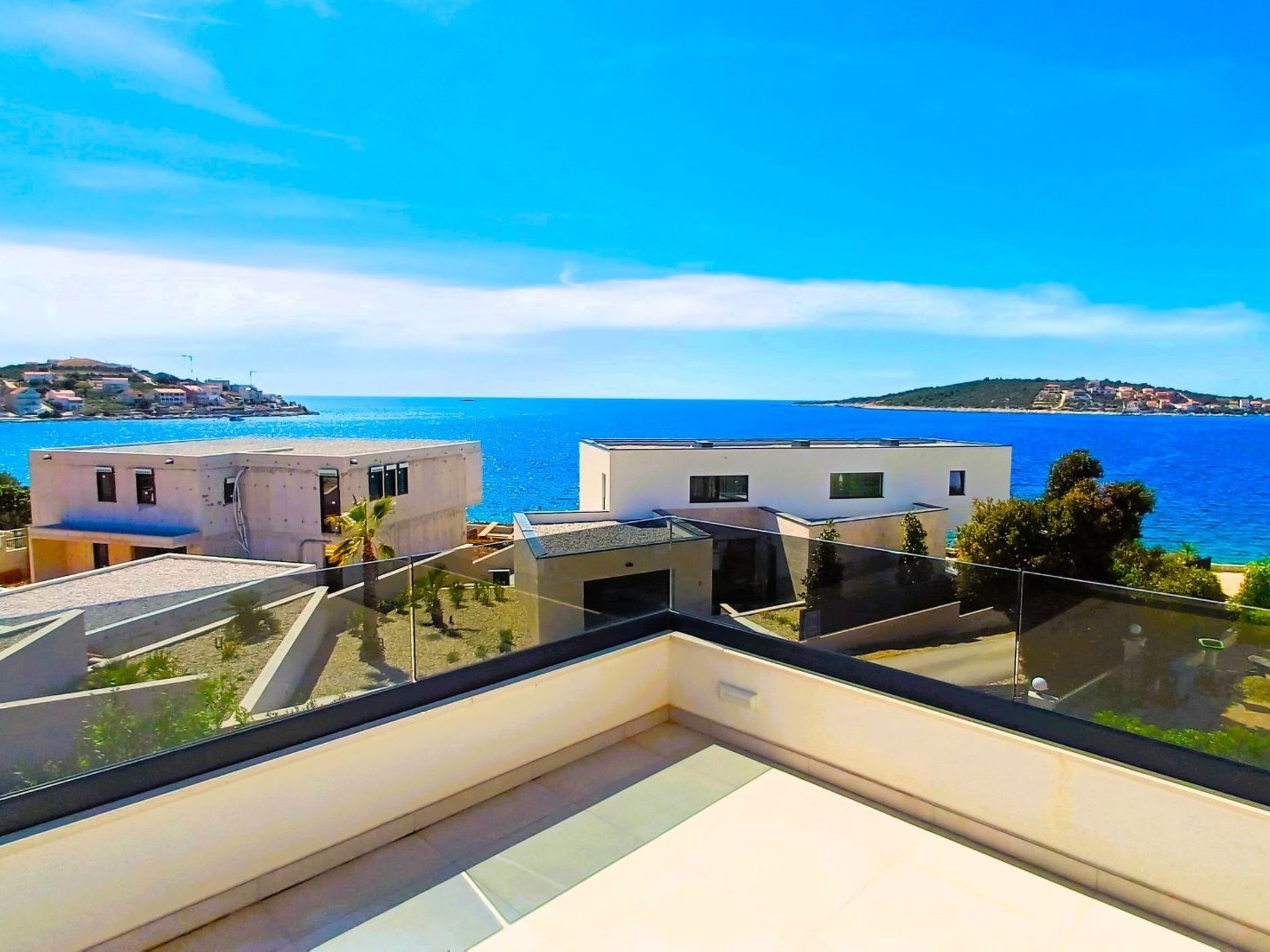 Luxuriöse Villa Dolce Vita direkt am Meer mit privatem Pool und Parkplatz-Inside