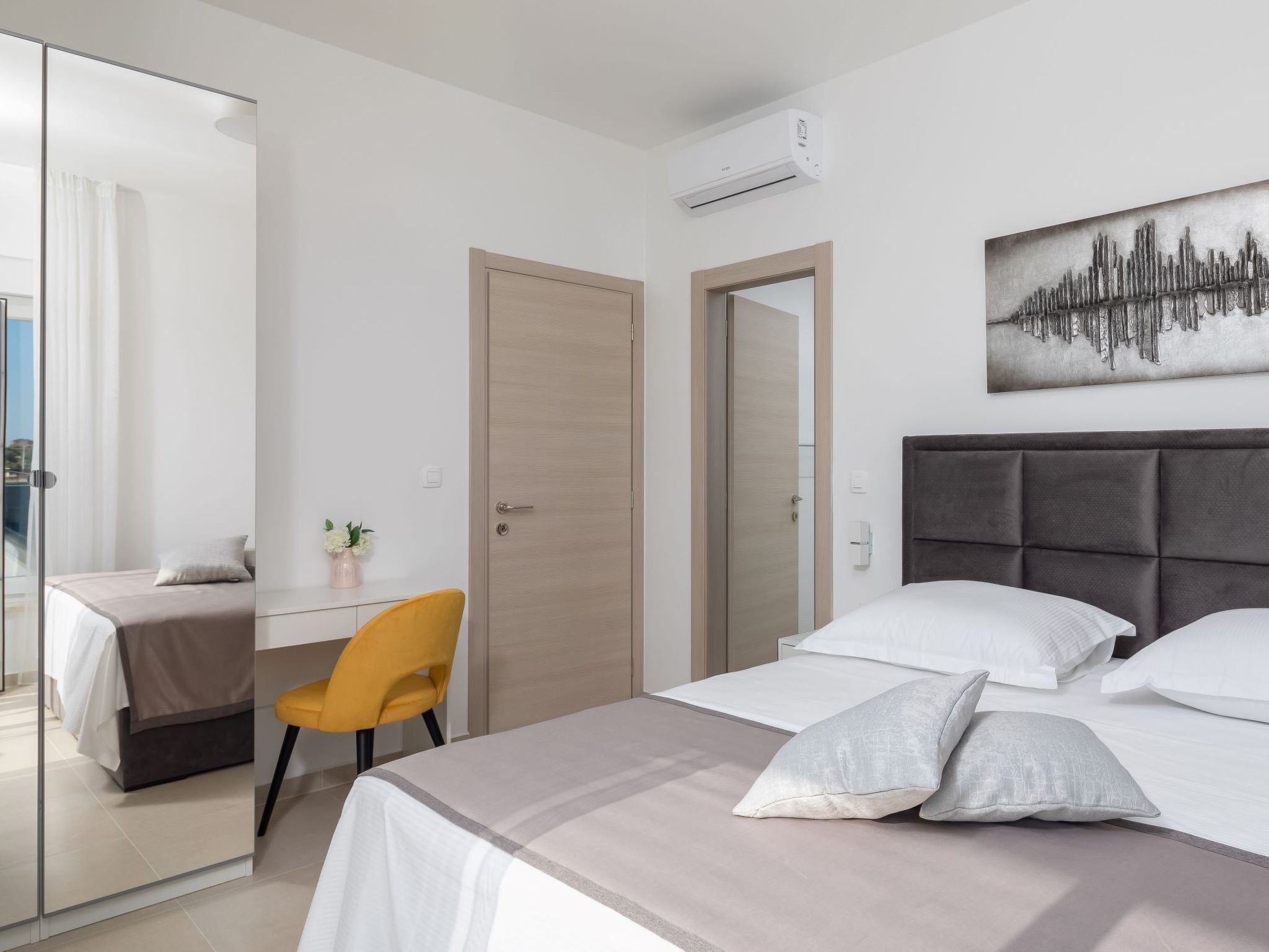 Luxuriöse Villa Dolce Vita direkt am Meer mit privatem Pool und Parkplatz-Inside