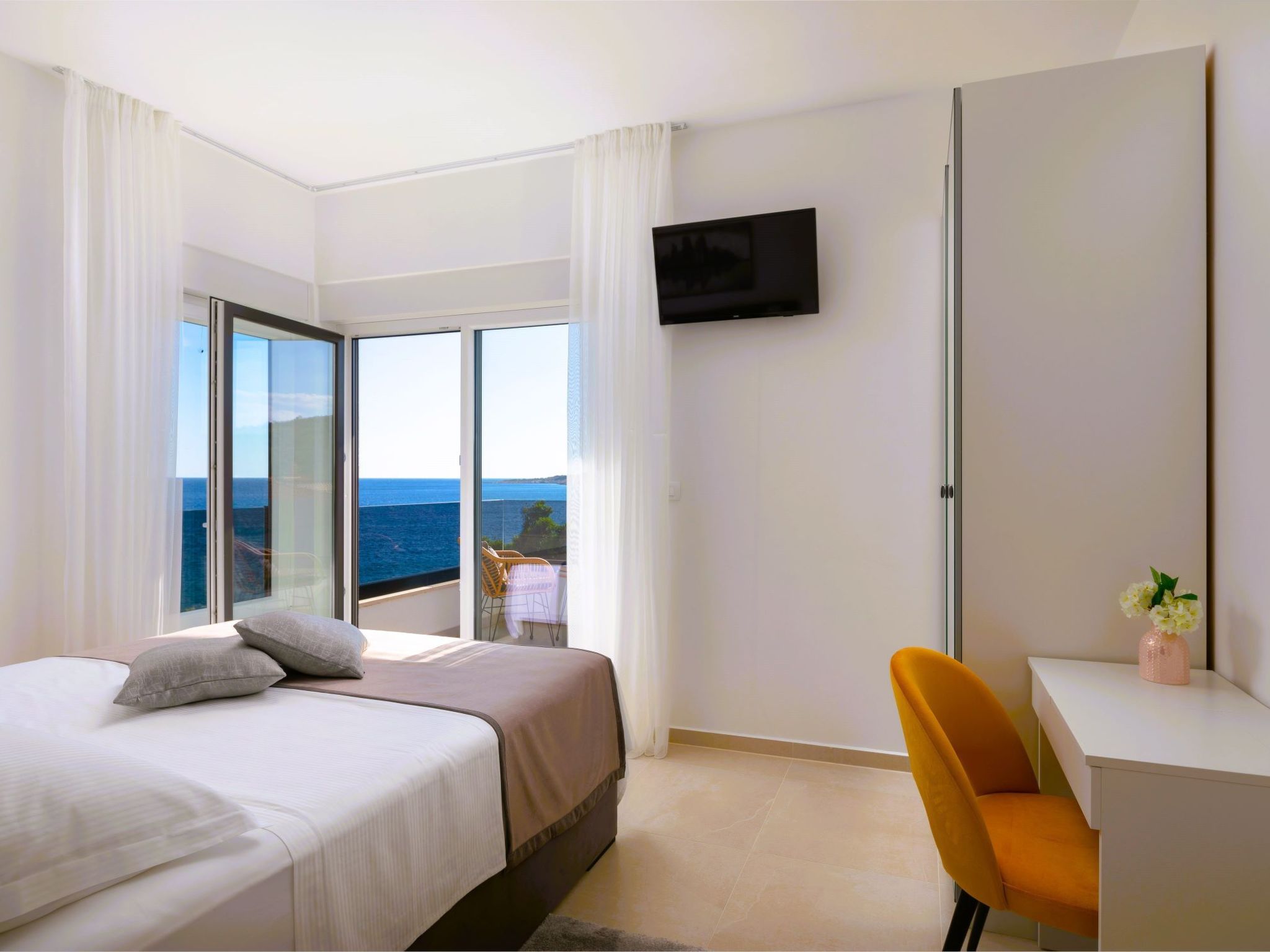 Luxuriöse Villa Dolce Vita direkt am Meer mit privatem Pool und Parkplatz-Inside