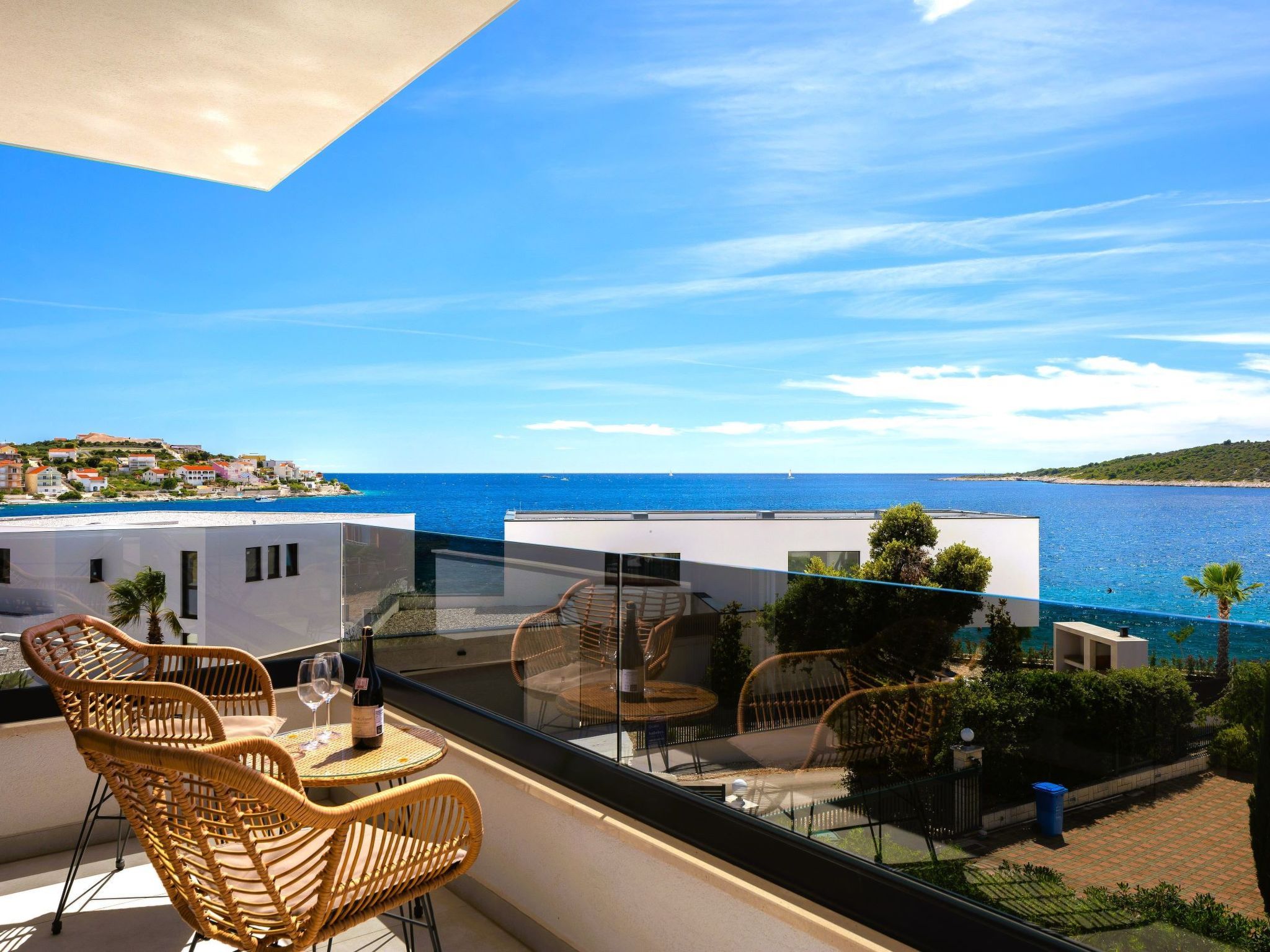 Luxuriöse Villa Dolce Vita direkt am Meer mit privatem Pool und Parkplatz-Inside