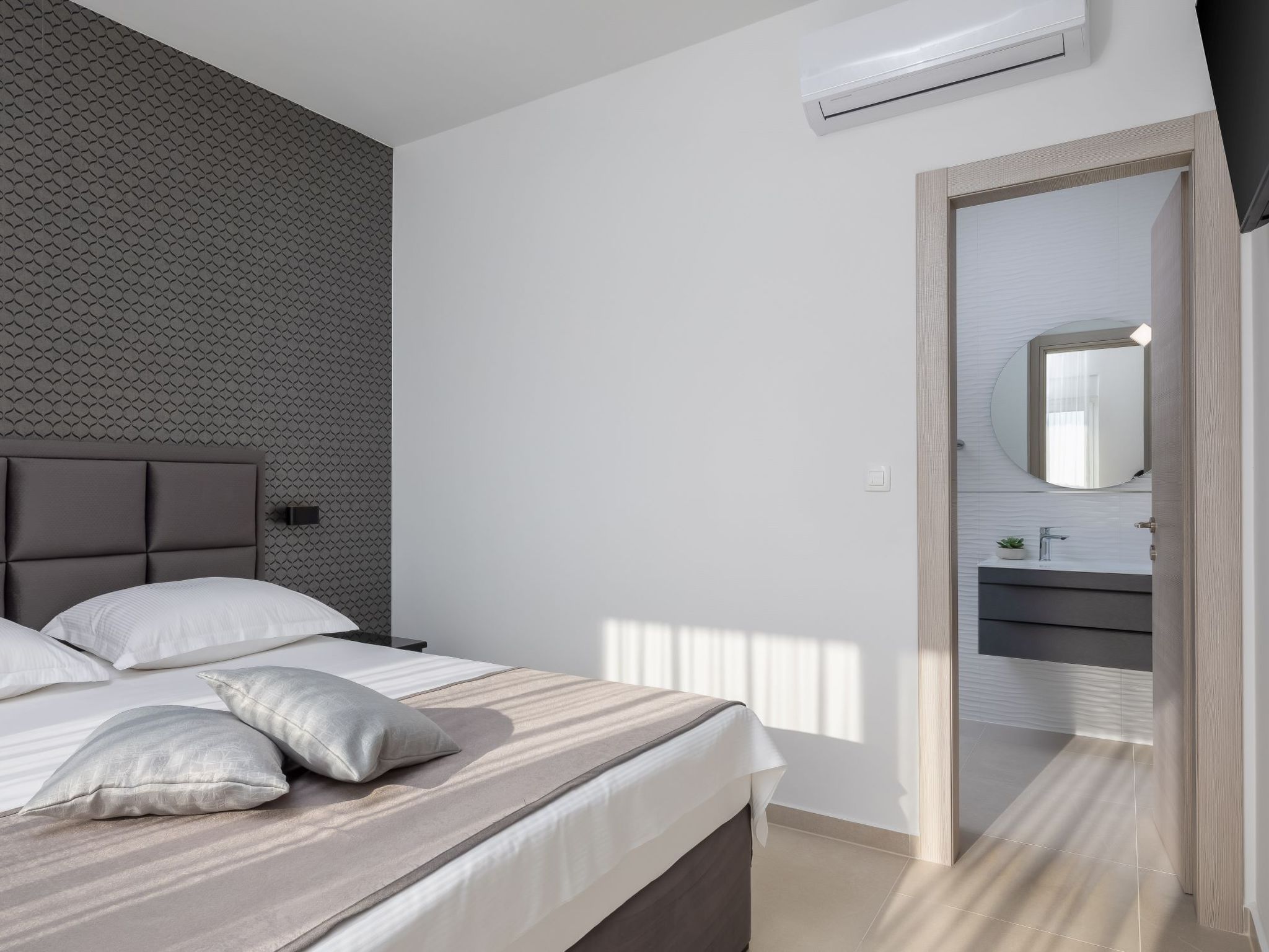 Luxuriöse Villa Dolce Vita direkt am Meer mit privatem Pool und Parkplatz-Inside