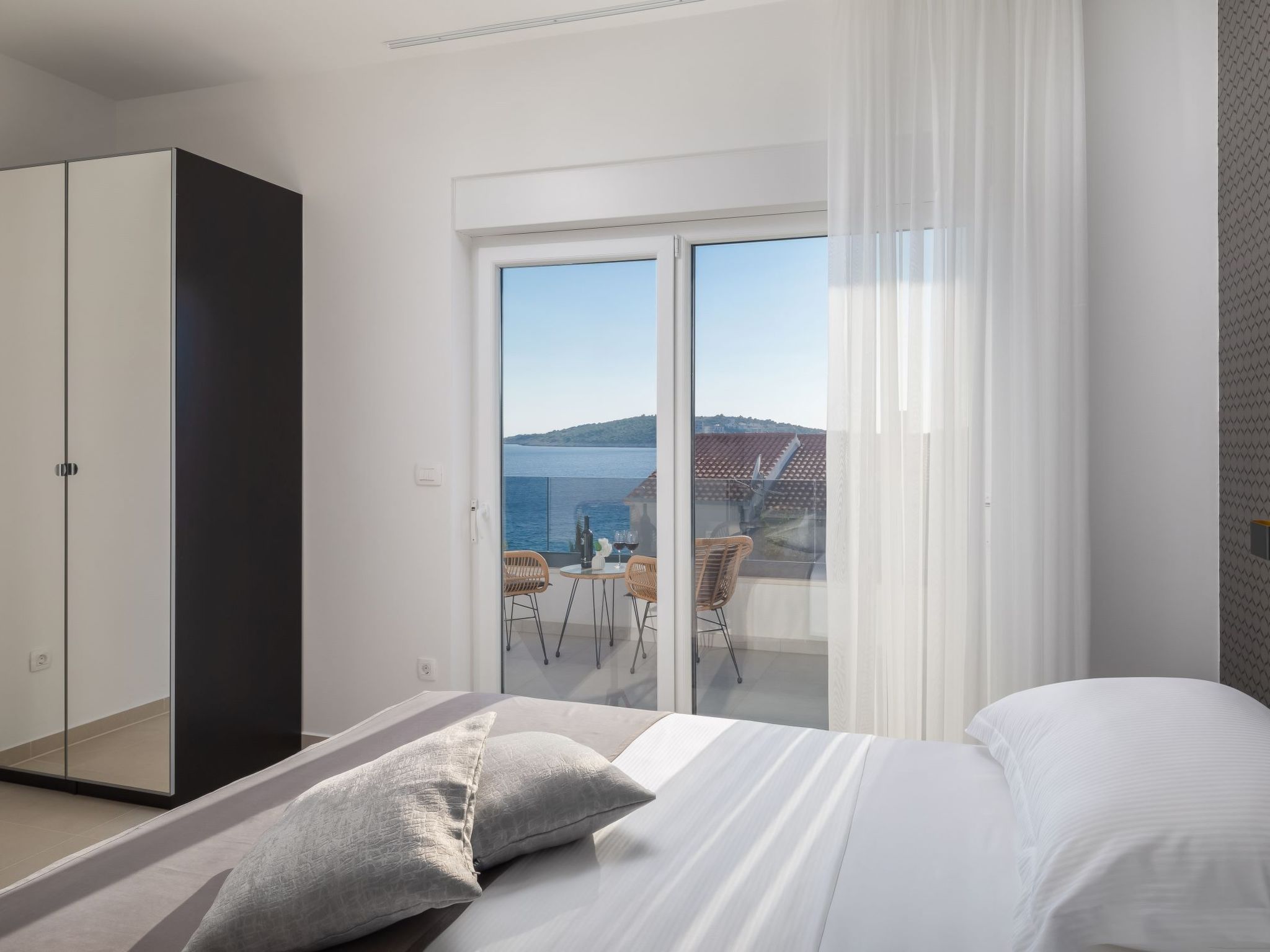 Luxuriöse Villa Dolce Vita direkt am Meer mit privatem Pool und Parkplatz-Inside