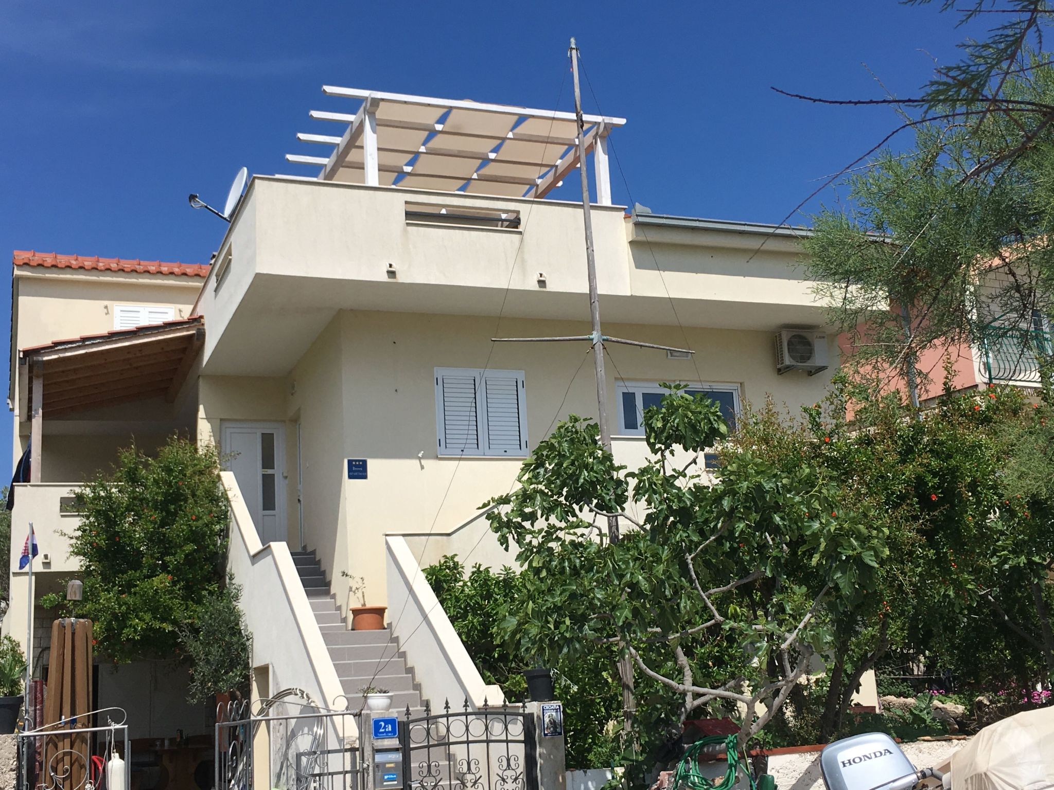 Idyllische, moderne Ferienwohnung direkt am Meer-Dehors