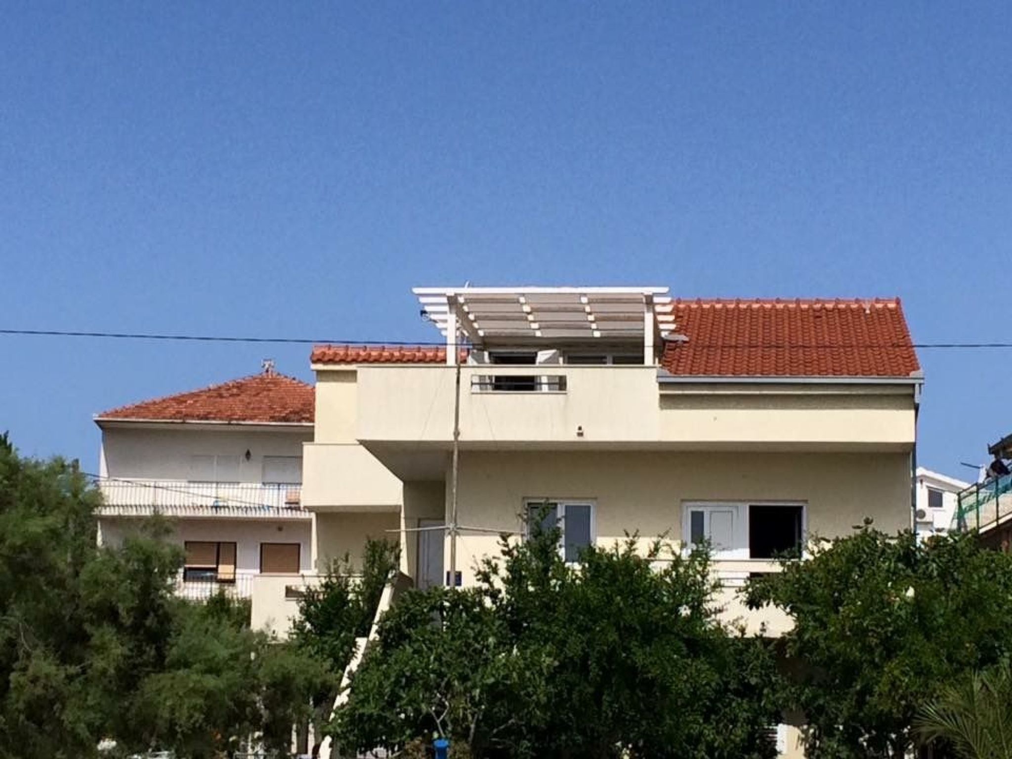 Idyllische, moderne Ferienwohnung direkt am Meer-Dehors