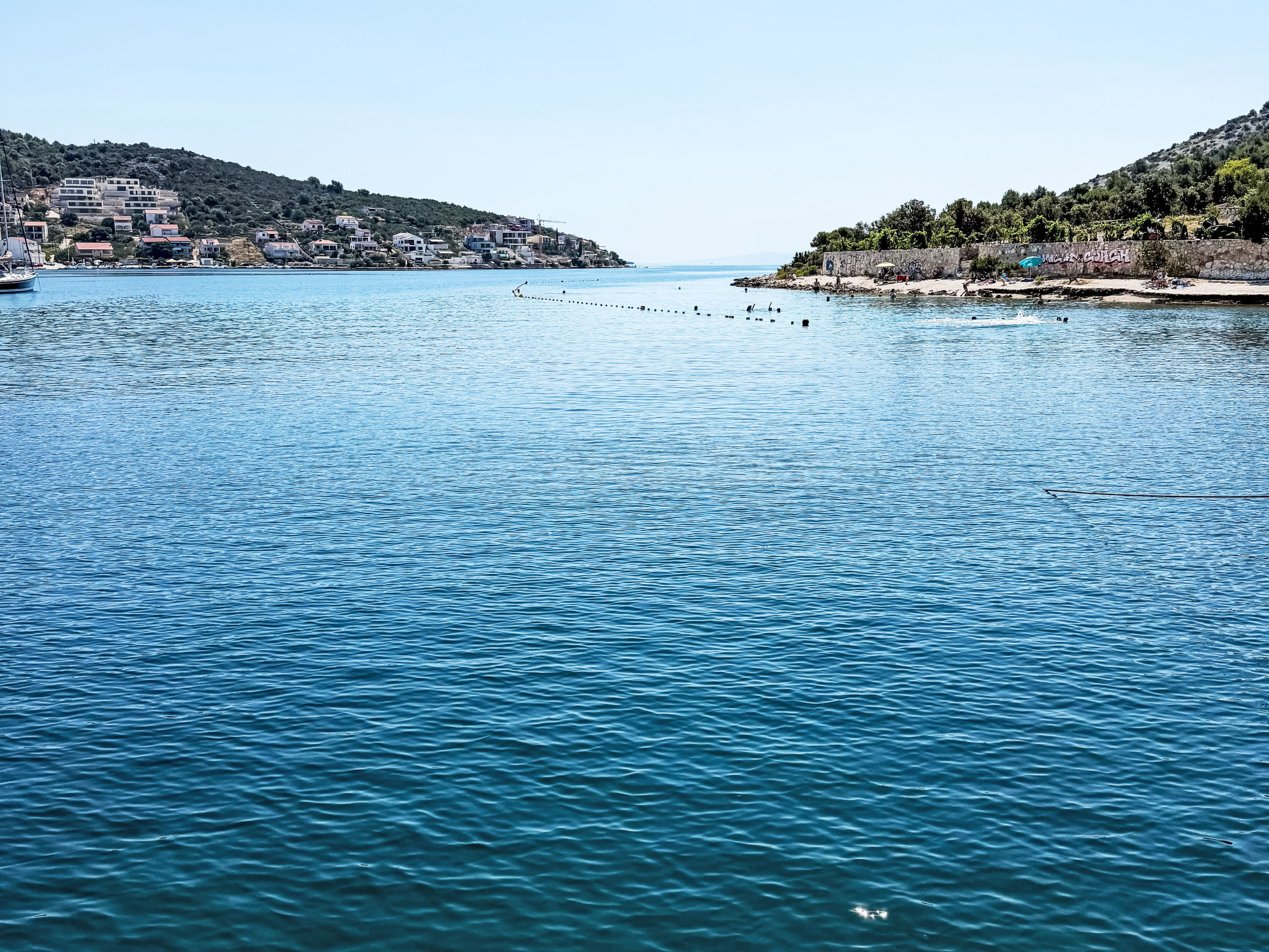Idyllische, moderne Ferienwohnung direkt am Meer - Buiten