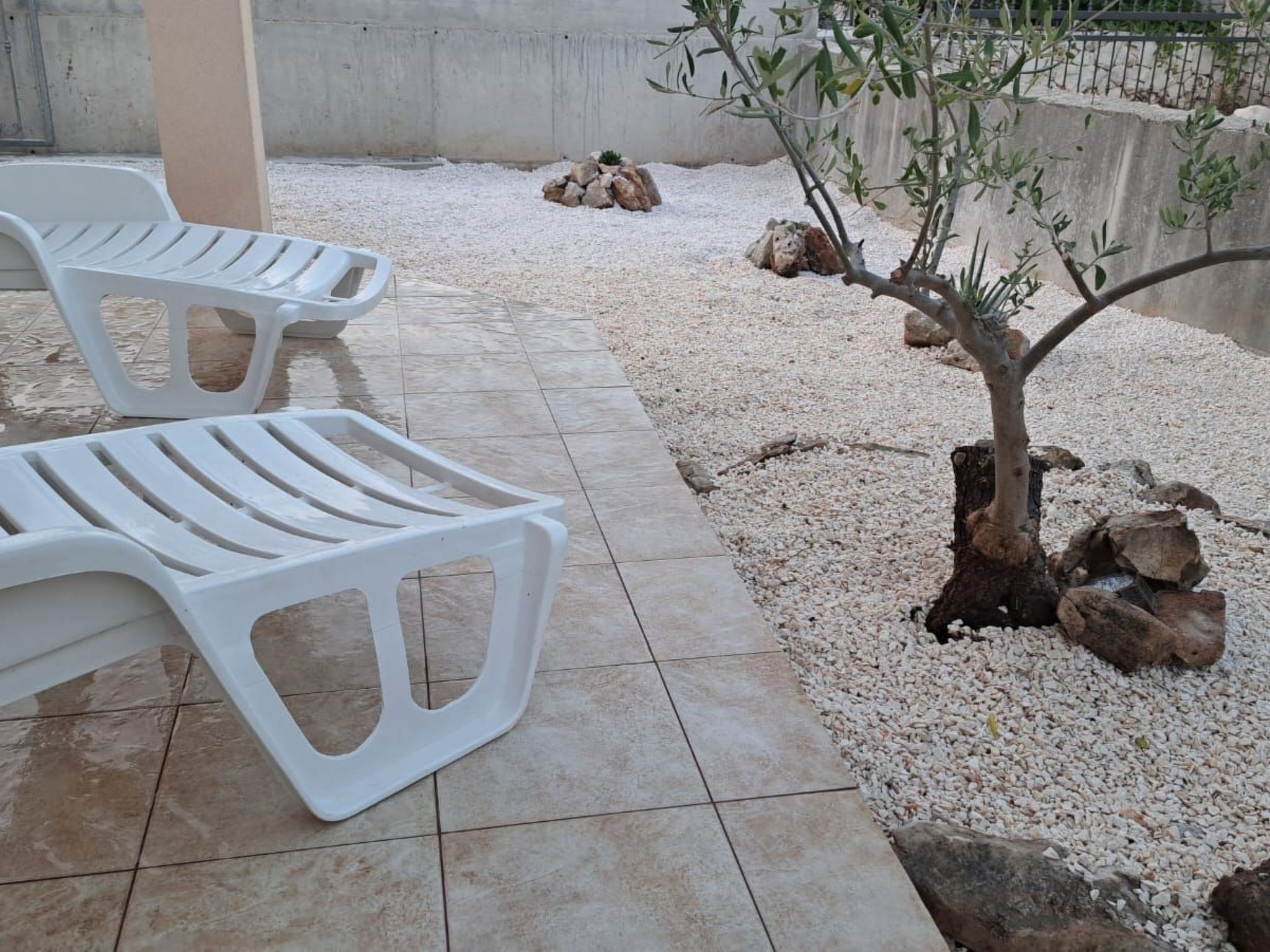 Mit Blick auf das Wasser-Binnen