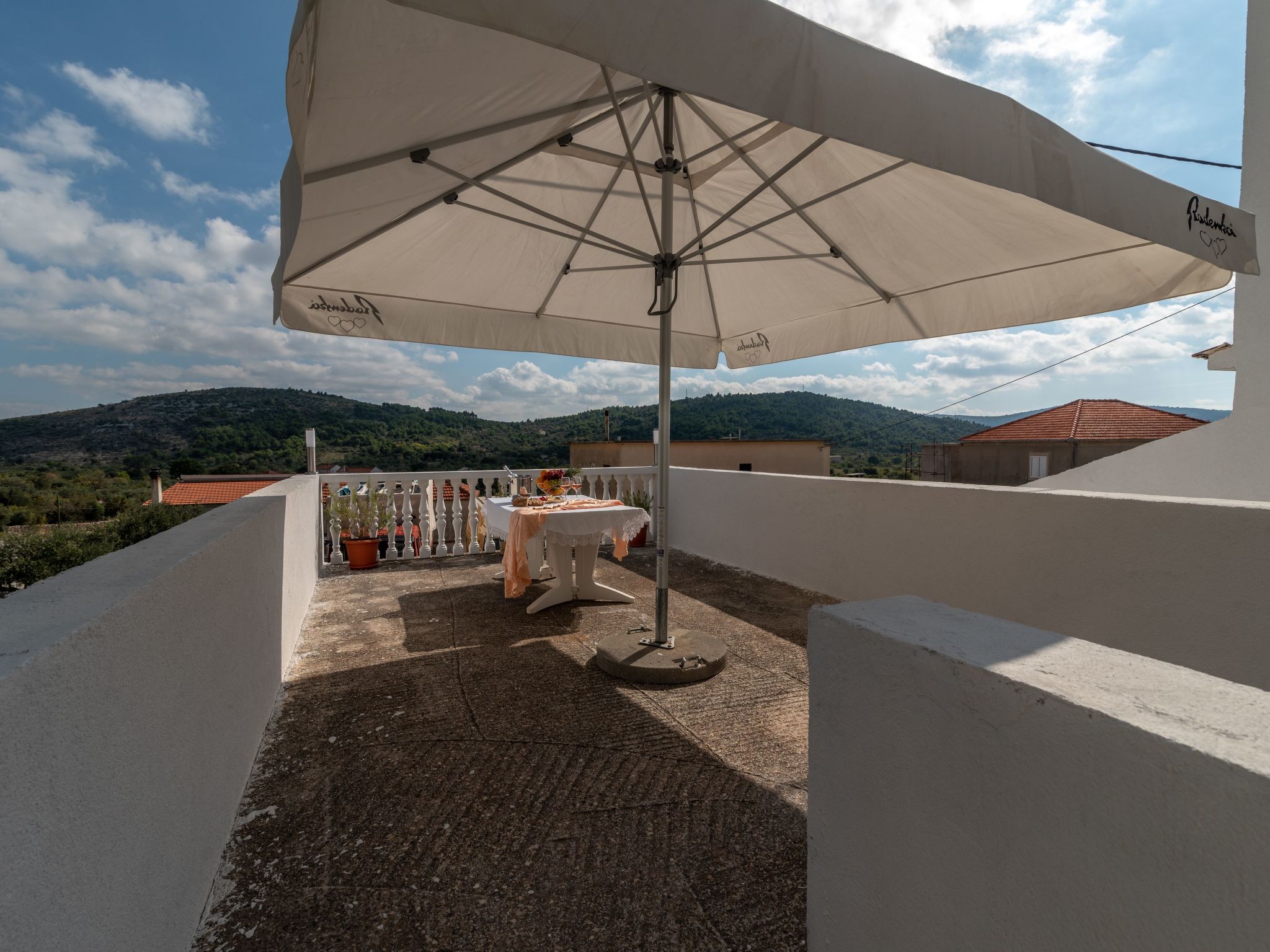 Mittelmeer-Ferienhaus Eden-Drinnen