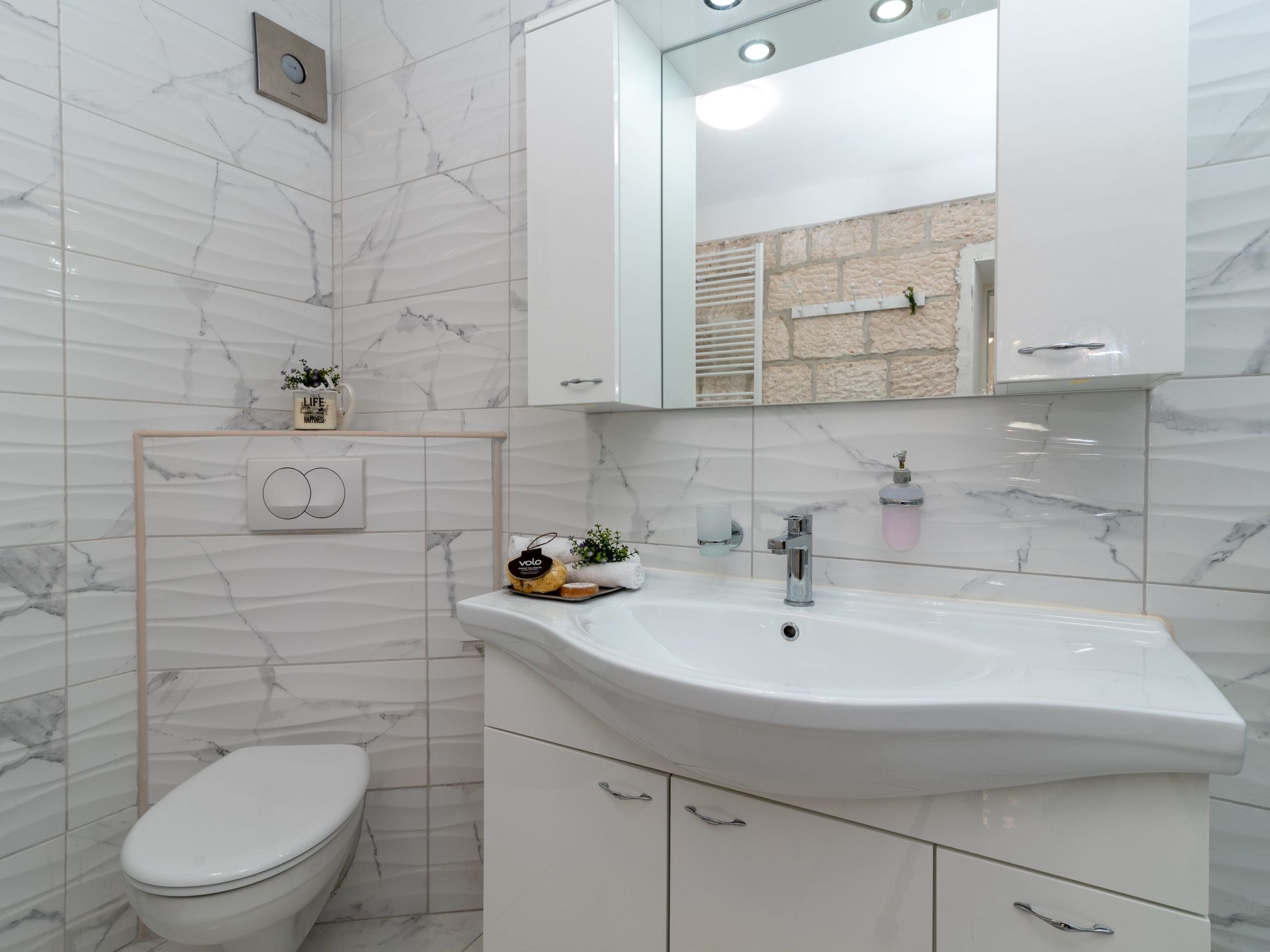 Mittelmeer-Ferienhaus Eden-Drinnen