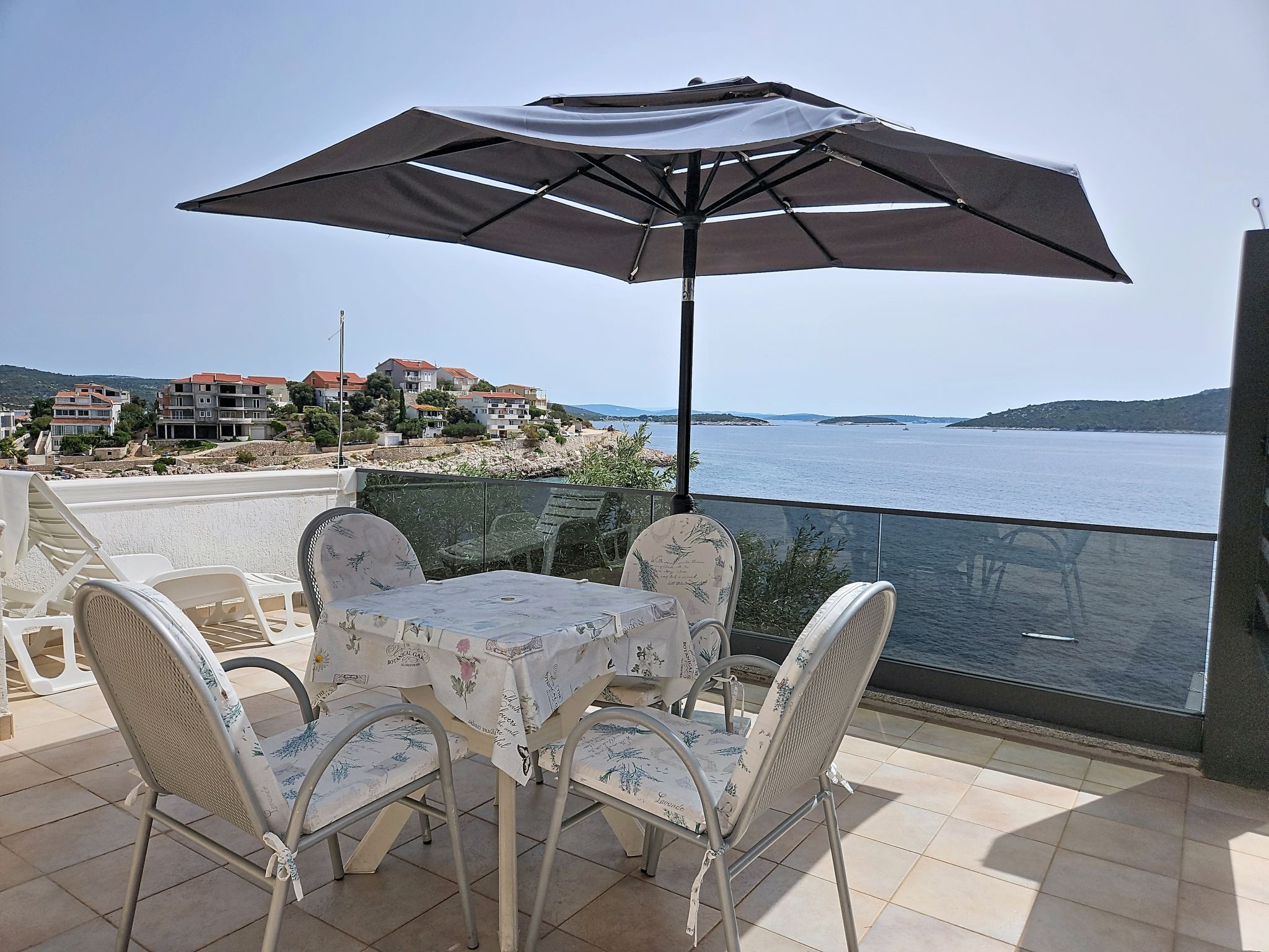 By the sea - Dehors