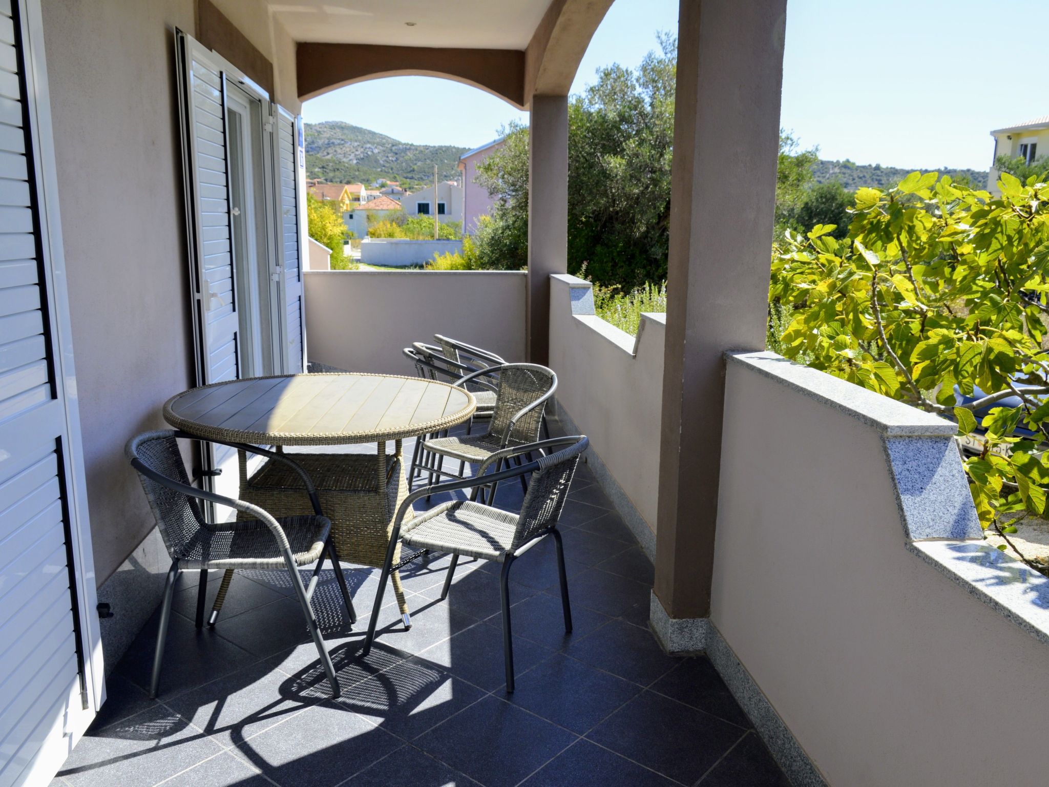 Wohnung in Vinišće mit privatem Parkplatz