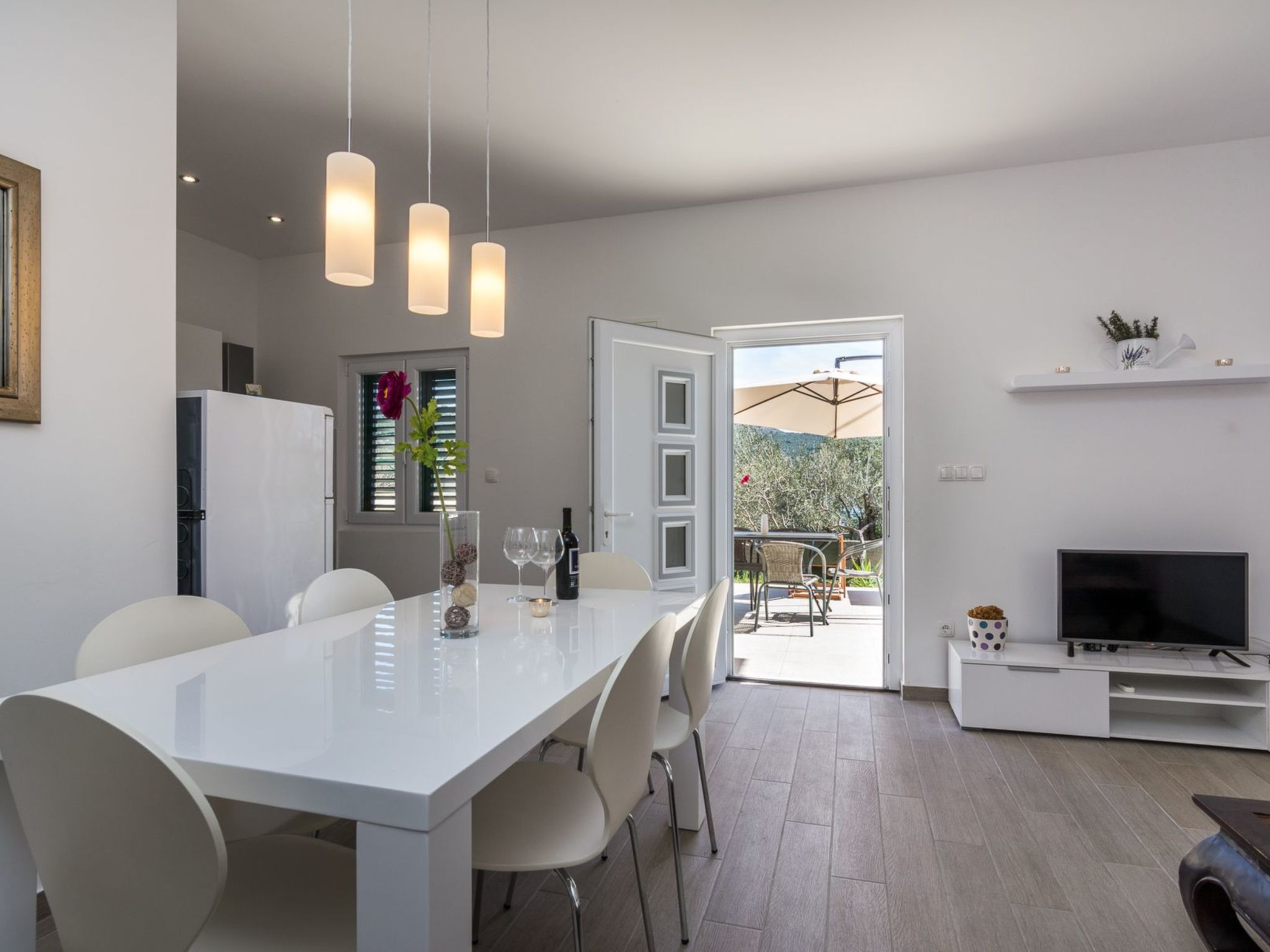 Modernes Ferienhaus mit Terrasse und Meerblick-Binnen