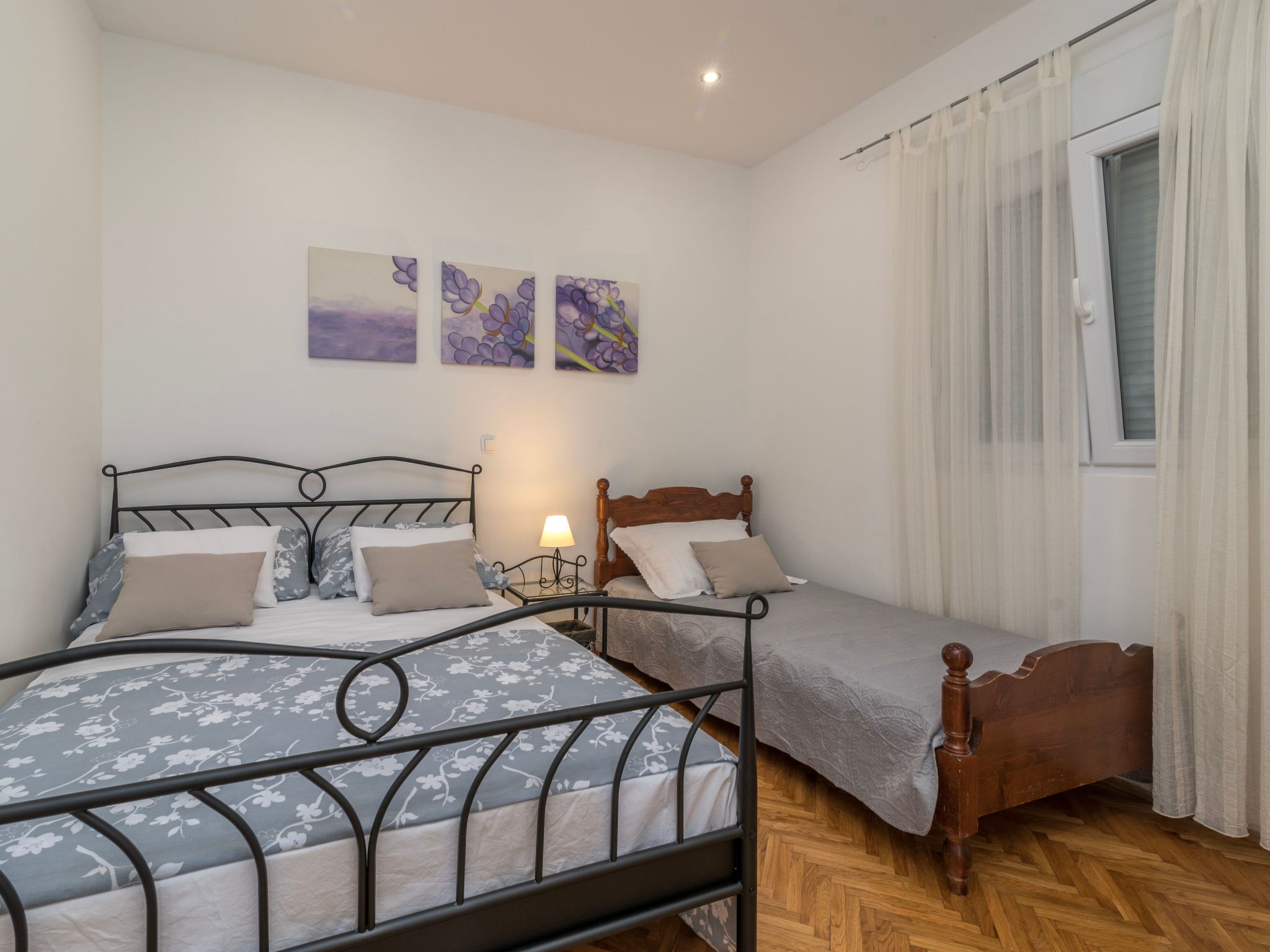 Modernes Ferienhaus mit Terrasse und Meerblick-Binnen