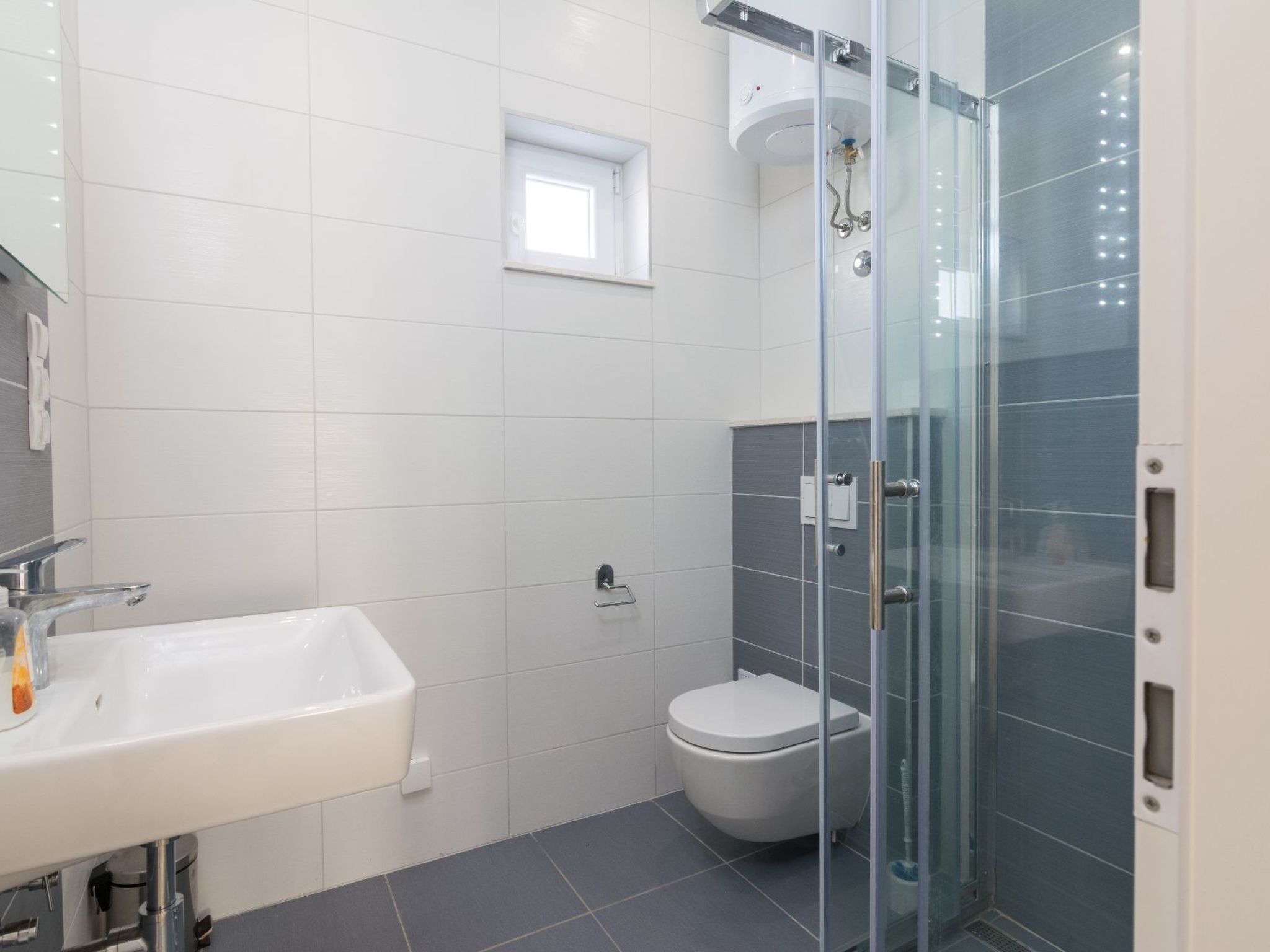 Modernes Ferienhaus mit Terrasse und Meerblick-Binnen